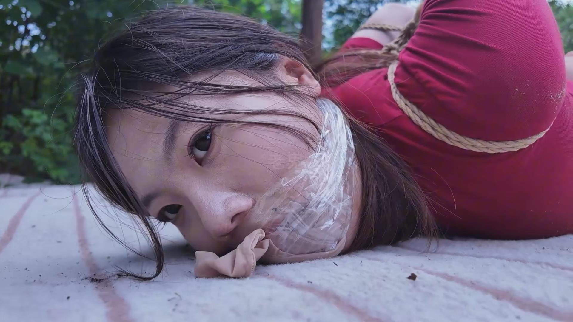 《夏可野外闷热炼狱上》【咖丝高跟/野外/湿身脏身/空姐重口原味丝袜堵嘴/驷马吊】 《夏可野外闷热炼狱上》【咖丝高跟/野外/湿身脏身/空姐重口原味丝袜堵嘴/驷马吊】