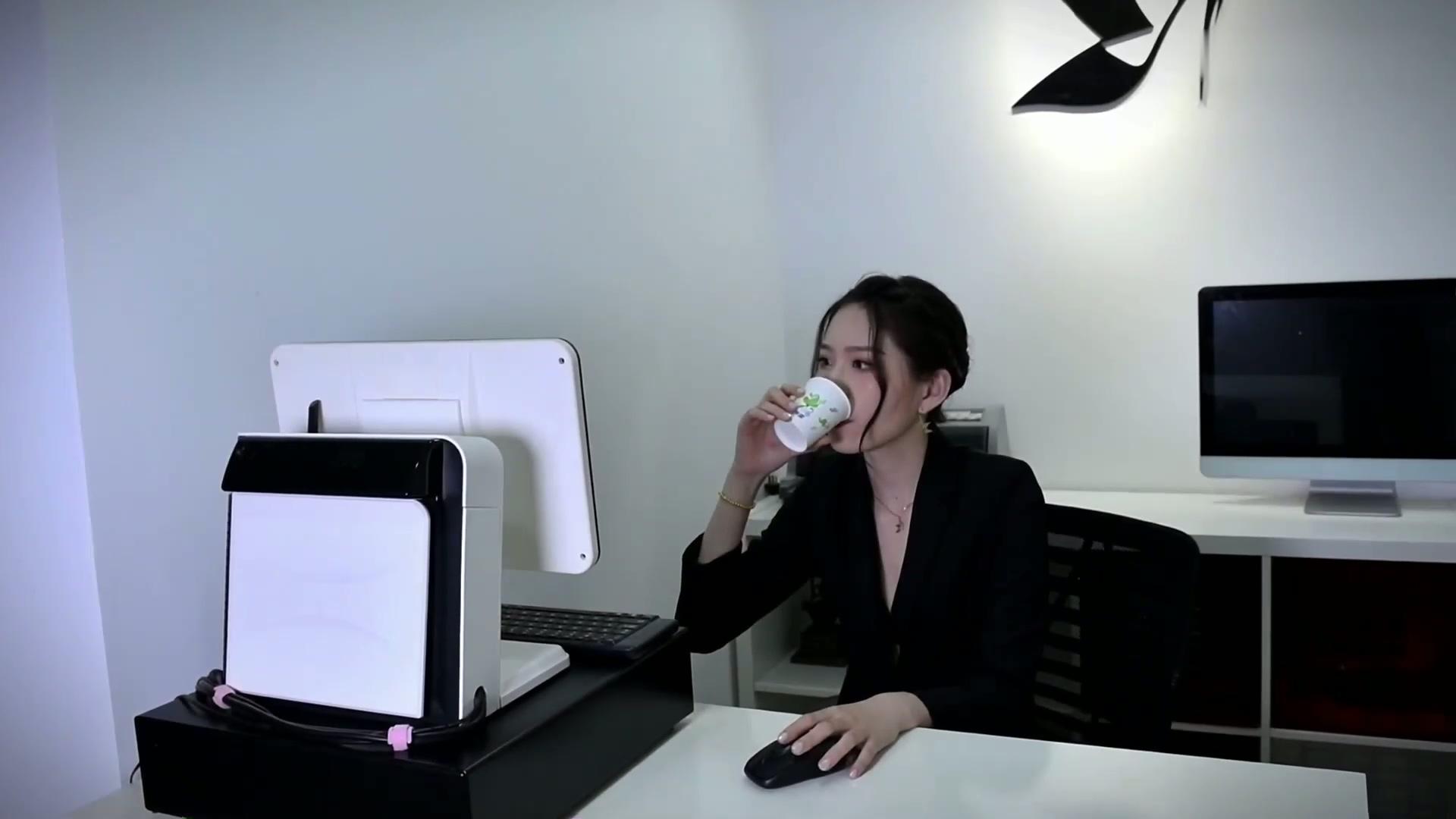 丽柜美束 与OL同事的缚戏迷情 丽柜美束 与OL同事的缚戏迷情