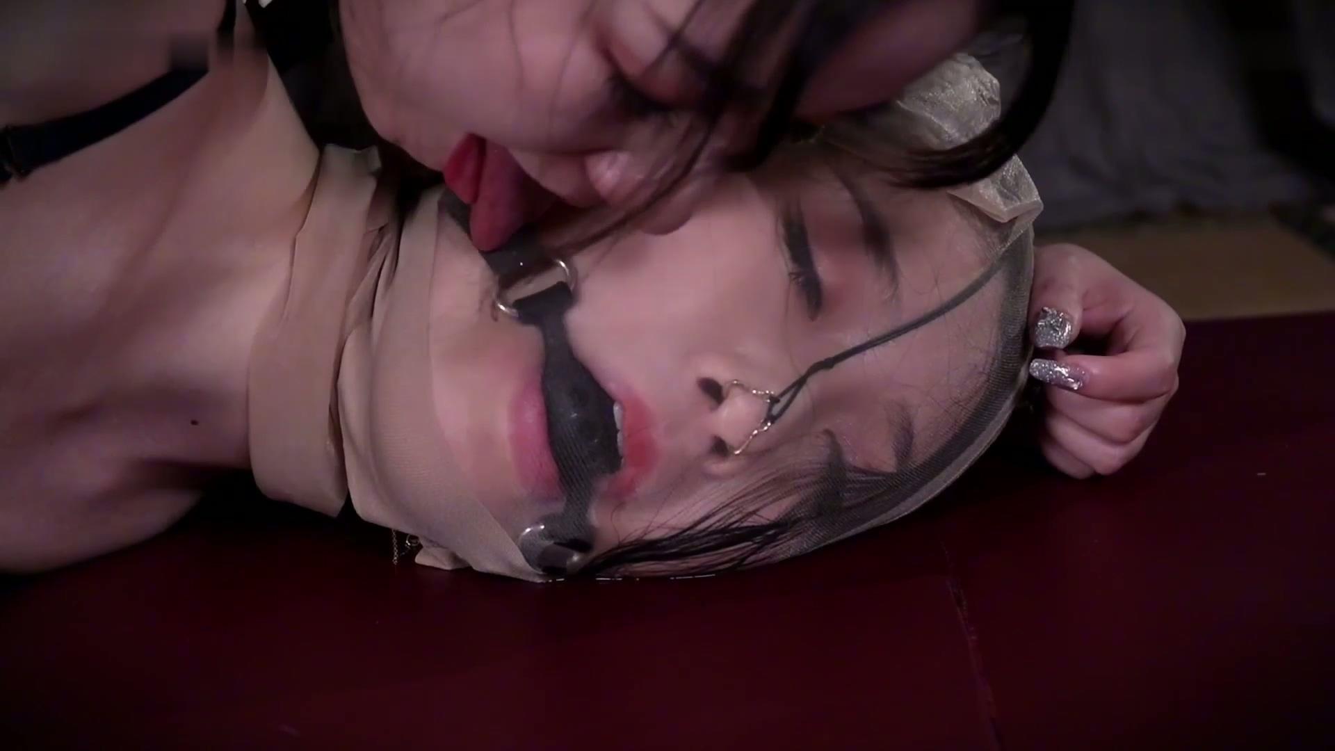 丽柜美束 与OL同事的缚戏迷情 丽柜美束 与OL同事的缚戏迷情