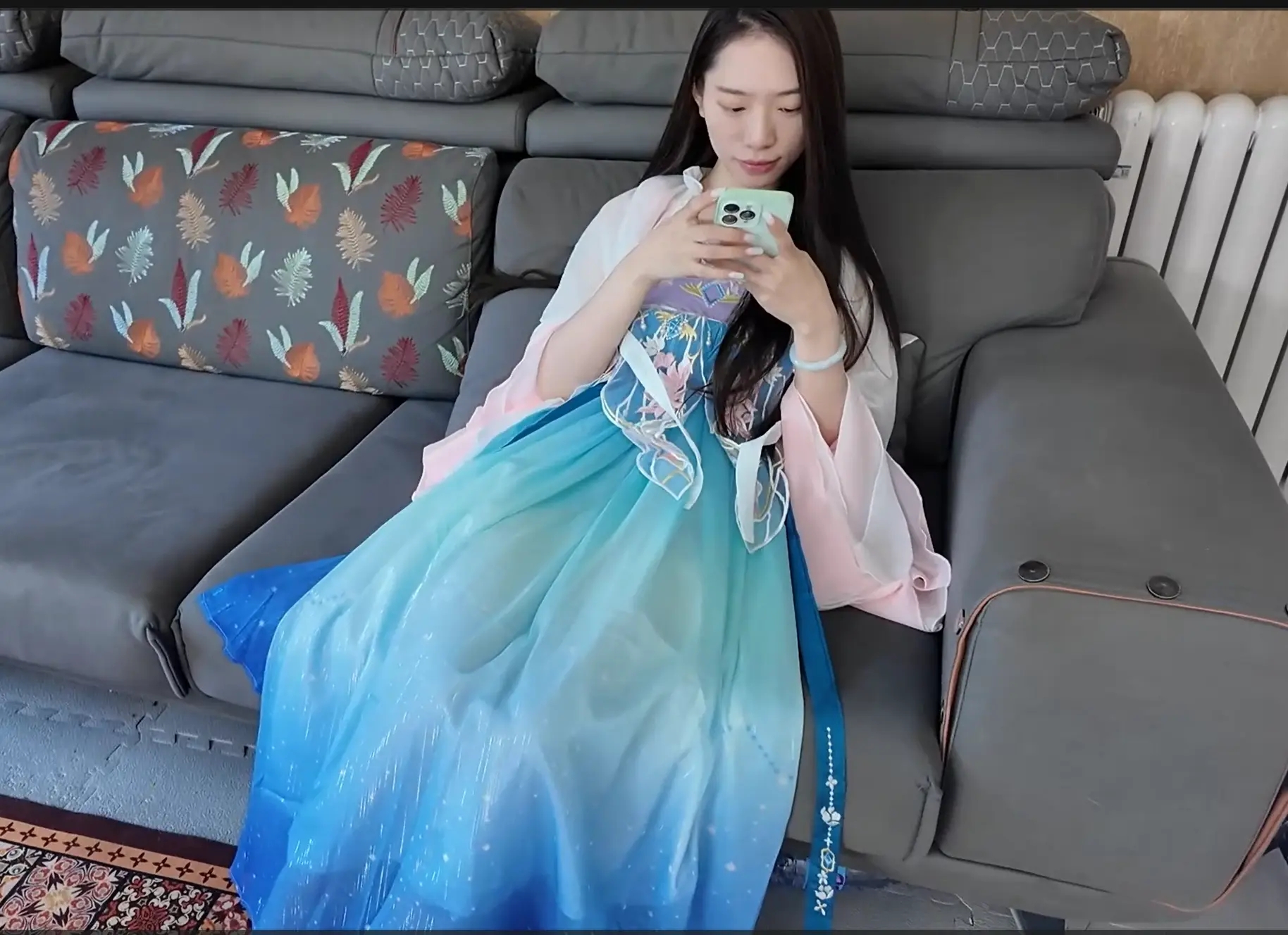 汉服学姐被捆绑带走 汉服学姐被捆绑带走