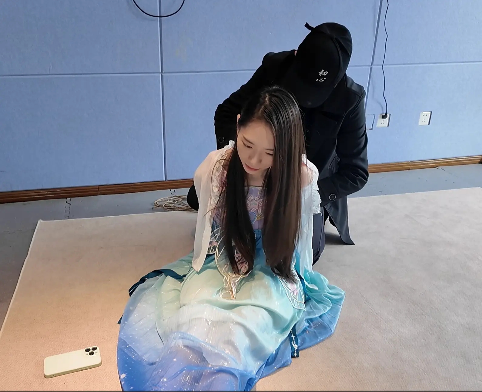 汉服学姐被捆绑带走 汉服学姐被捆绑带走