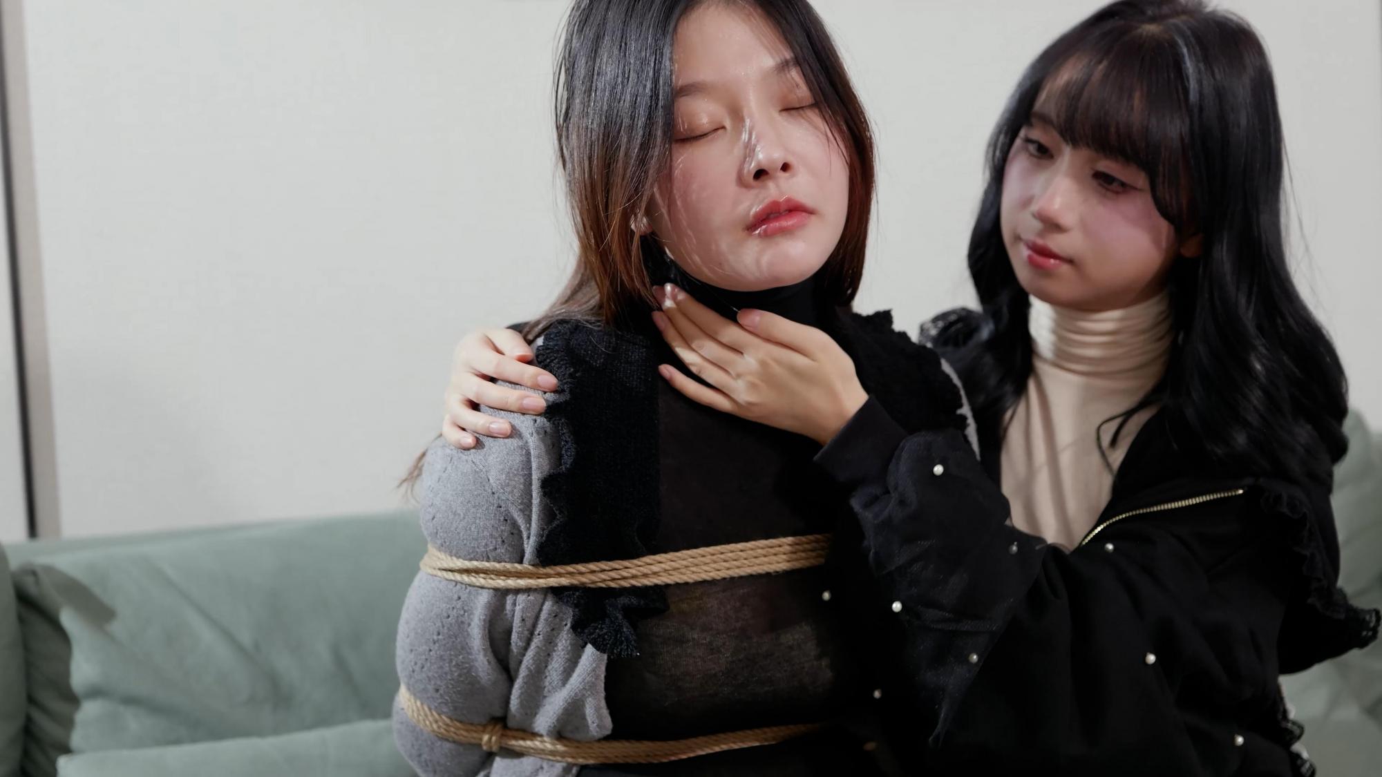 【红鲤鱼】女女海绵球堵嘴医用胶布封嘴第二弹 【红鲤鱼】女女海绵球堵嘴医用胶布封嘴第二弹