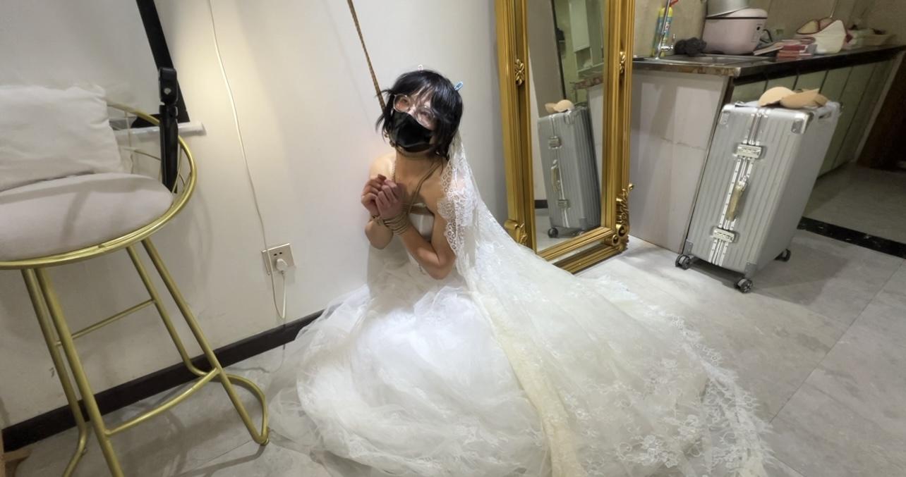 【桃花岛原创】桃花下班回家惨遭保安入室捆绑调教