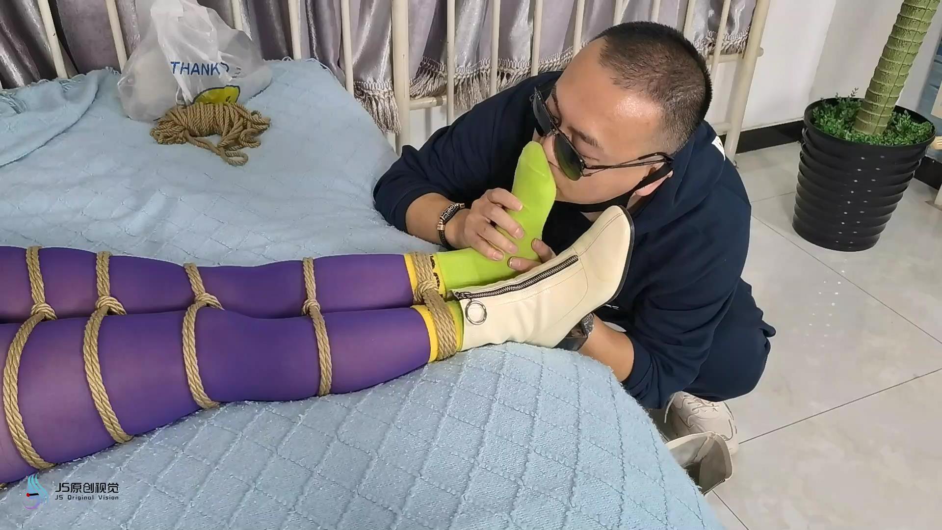 【JS】【李然】《绑架老女人》女人被BT男入室捆绑/棉袜/短靴/ 【JS】【李然】《绑架老女人》女人被BT男入室捆绑/棉袜/短靴/