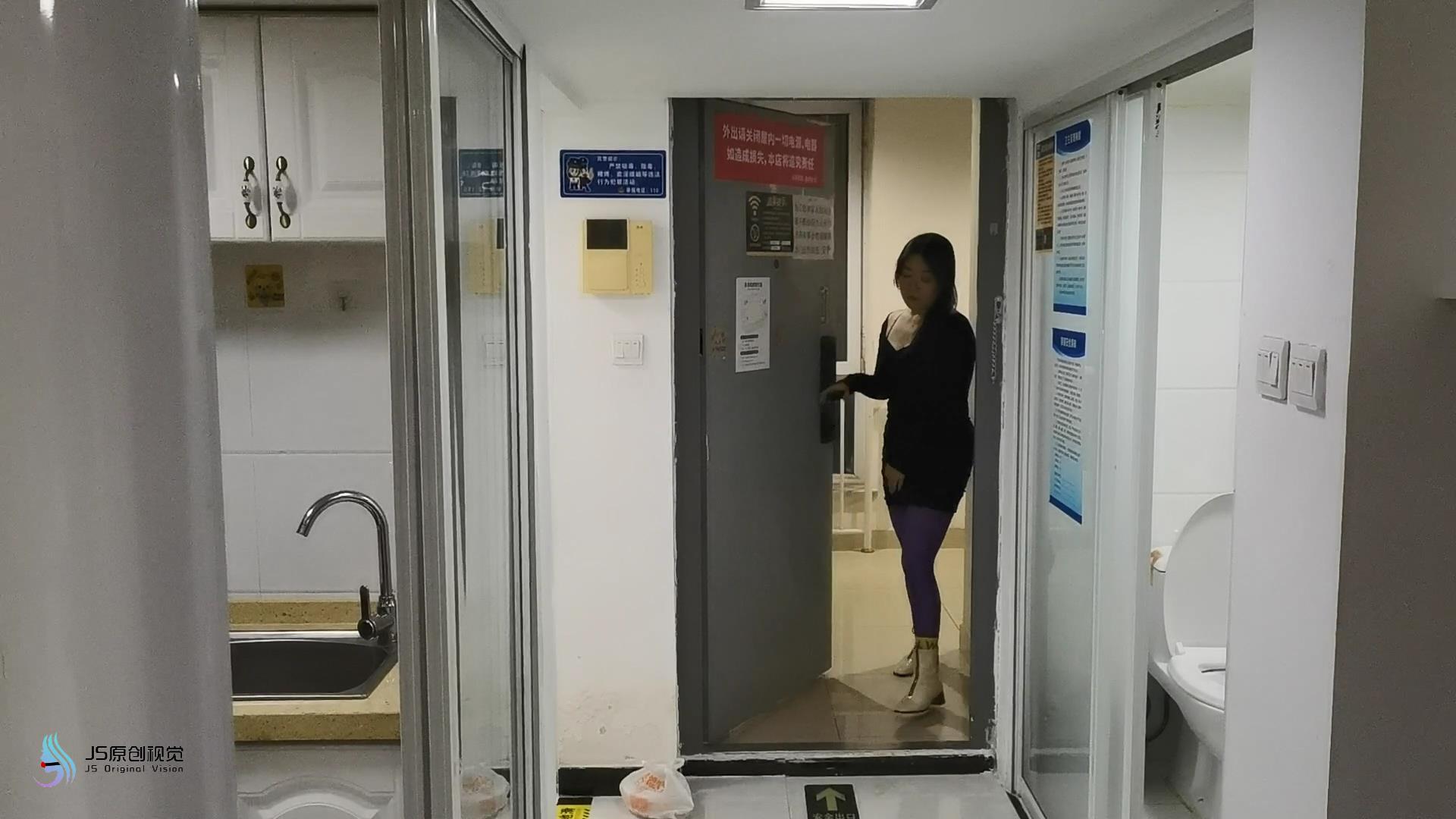 【JS】【李然】《绑架老女人》女人被BT男入室捆绑/棉袜/短靴/ 【JS】【李然】《绑架老女人》女人被BT男入室捆绑/棉袜/短靴/