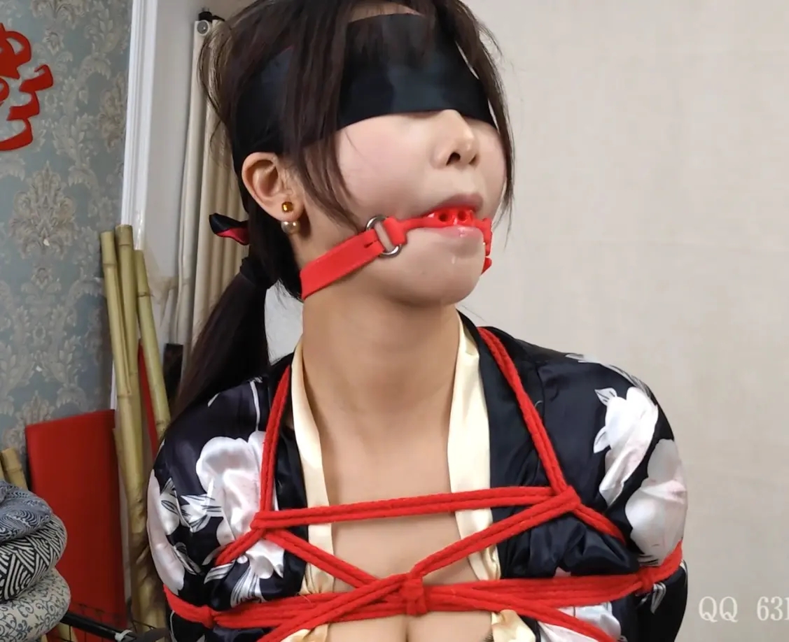 随心原创 女同好林曦第一次体验 和服夫人 桃傅 单腿吊刺激 随心原创 女同好林曦第一次体验 和服夫人 桃傅 单腿吊刺激