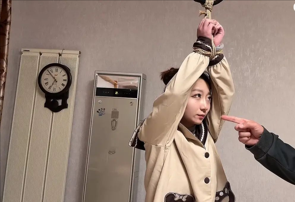变态前男友对我的报复(反手吊 拘束架 蒙眼 封嘴放置挣扎) 变态前男友对我的报复(反手吊 拘束架 蒙眼 封嘴放置挣扎)