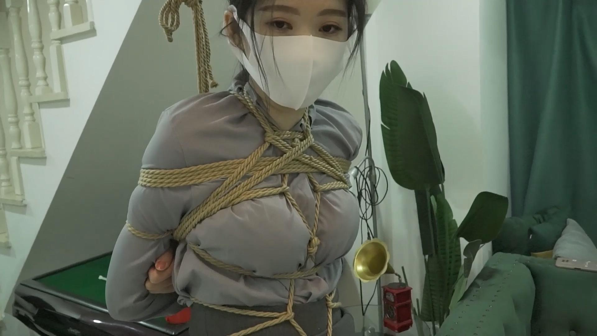 思思的紧缚实验2 惩罚篇 思思的紧缚实验2 惩罚篇