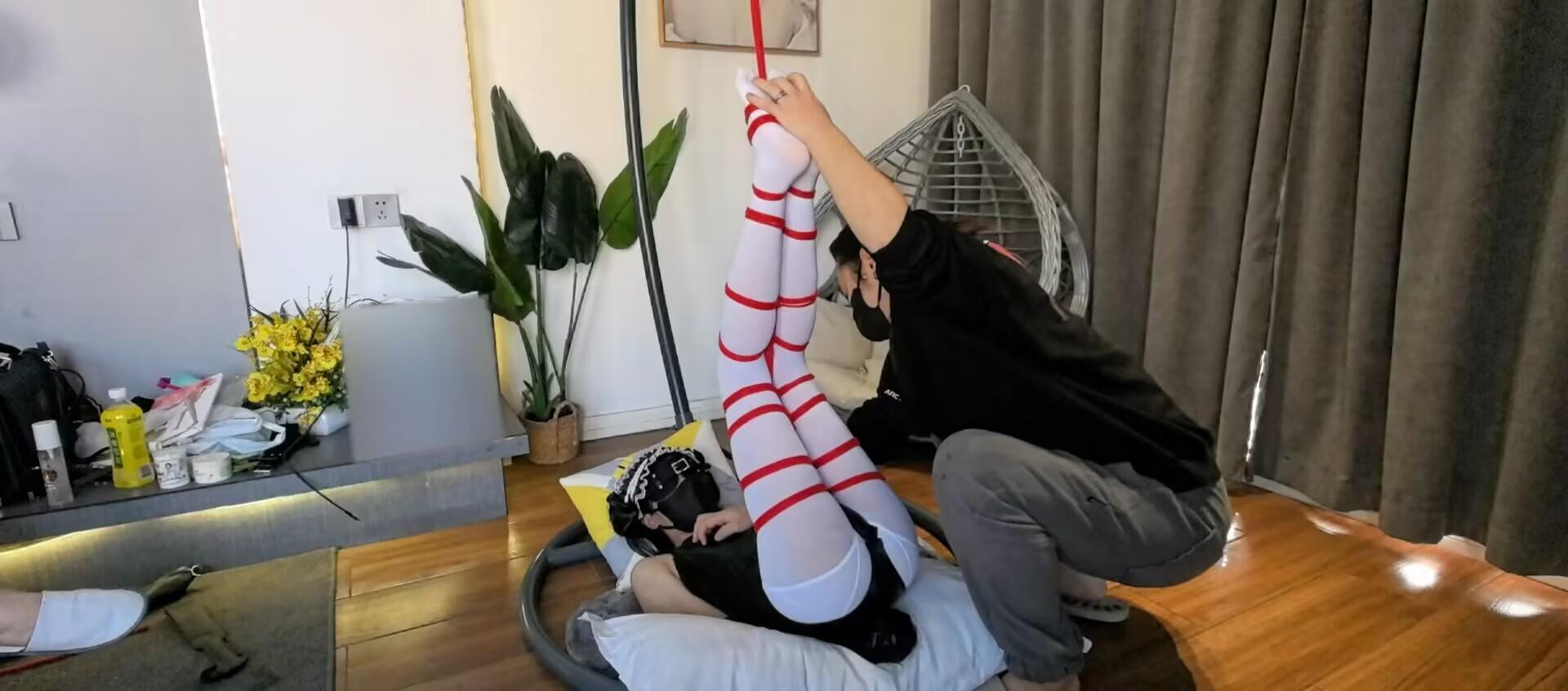 白丝女仆吊篮开腿放置+皮质束缚衣圣诞树吊腿+白丝全包装箱 白丝女仆吊篮开腿放置+皮质束缚衣圣诞树吊腿+白丝全包装箱