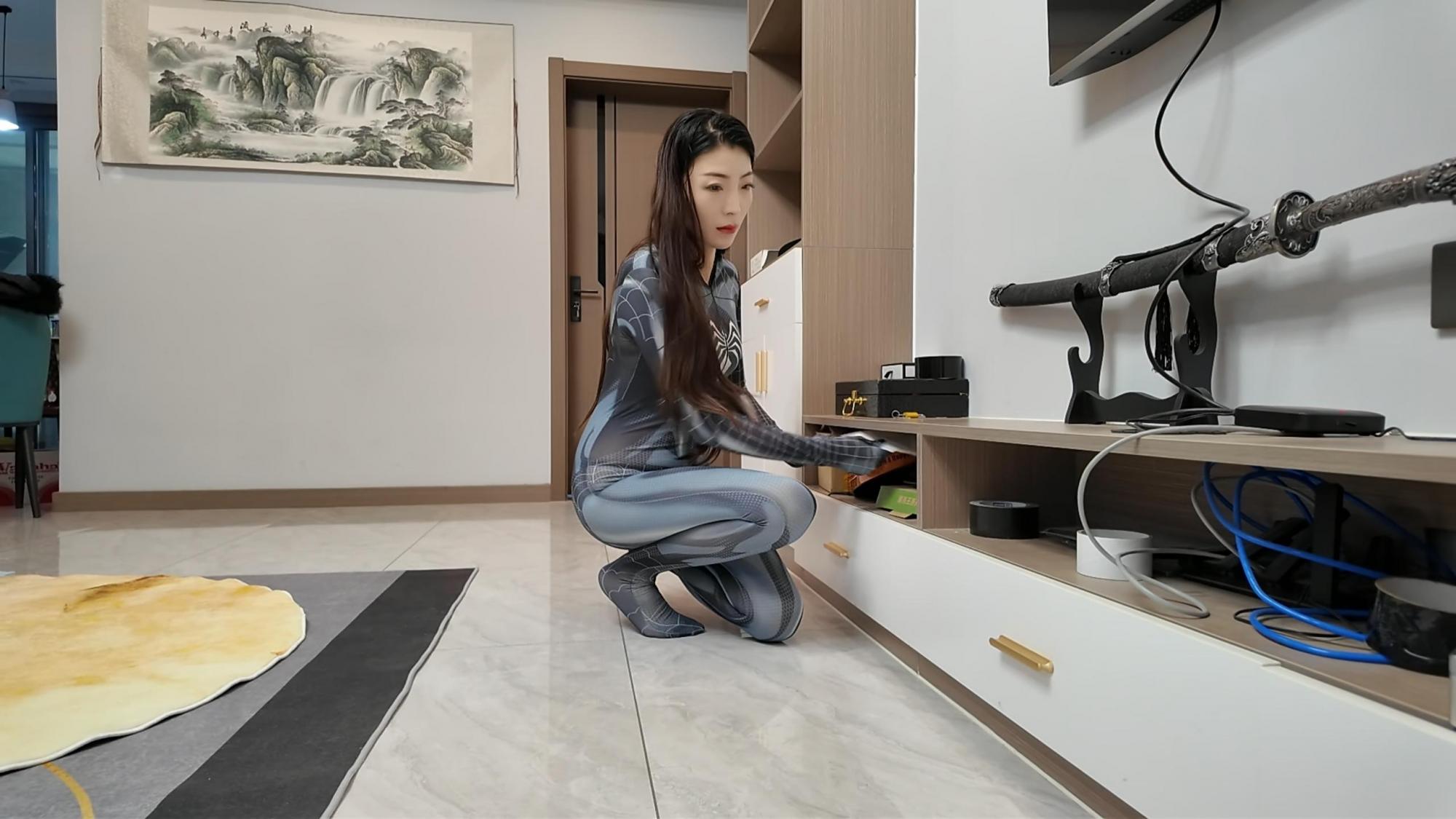 被束缚的女蜘蛛 被束缚的女蜘蛛