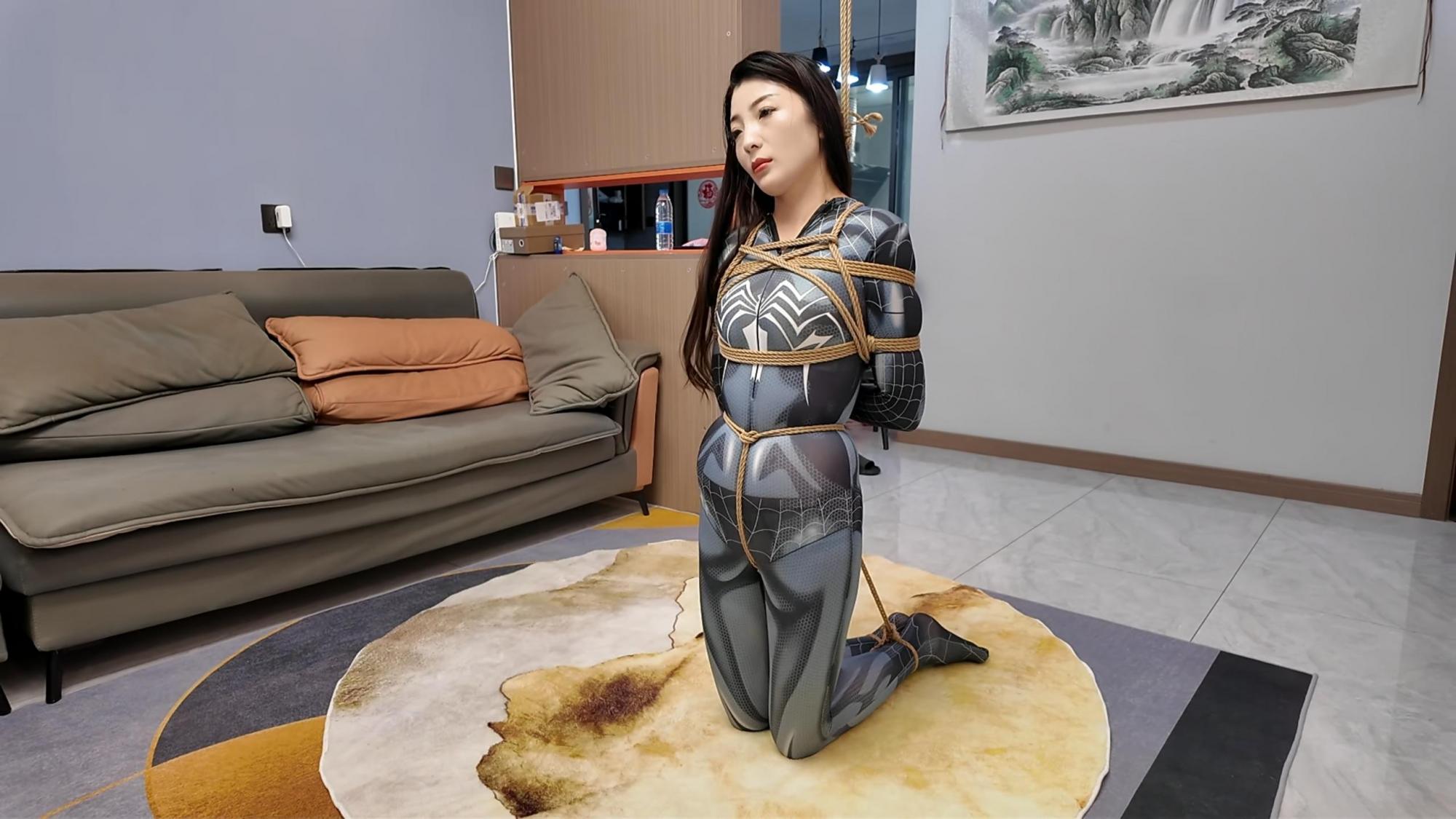 被束缚的女蜘蛛 被束缚的女蜘蛛