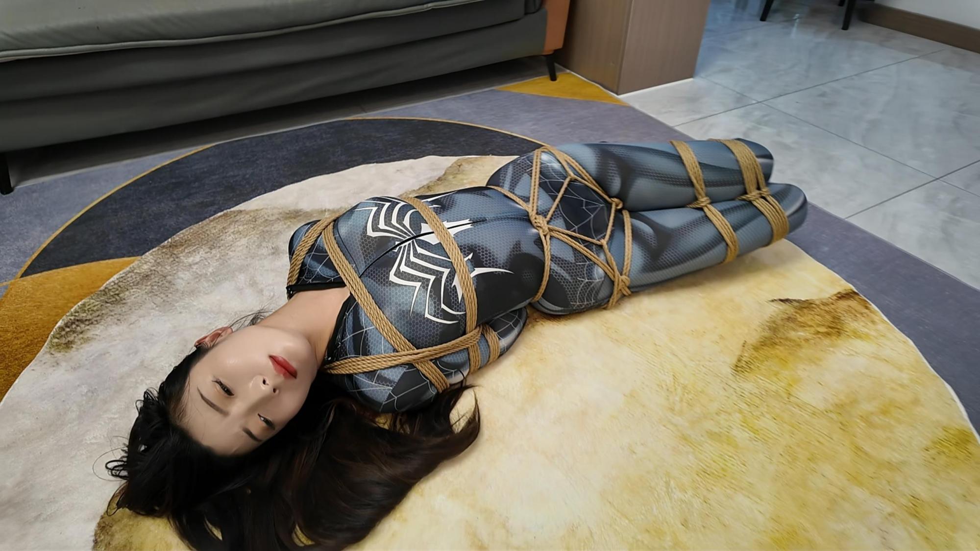 被束缚的女蜘蛛 被束缚的女蜘蛛