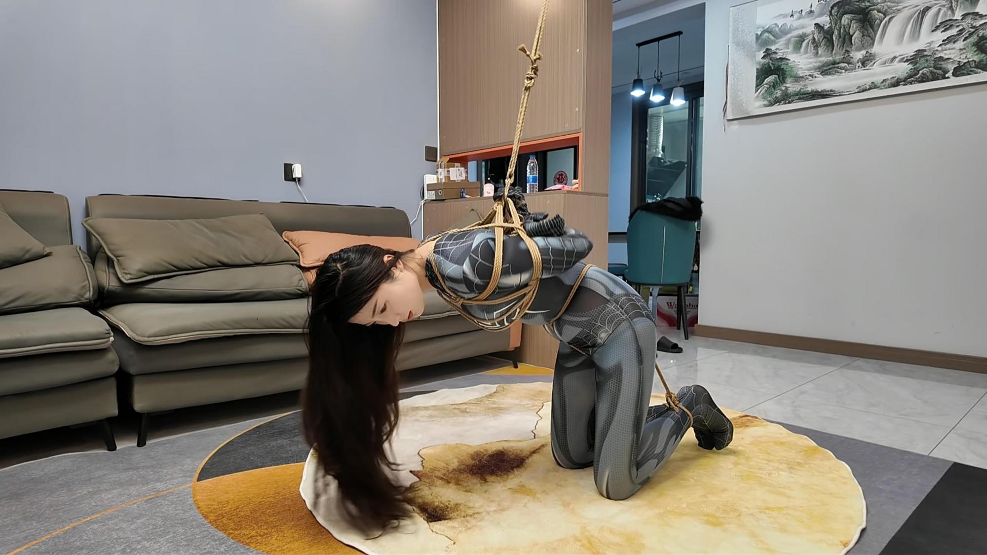 被束缚的女蜘蛛 被束缚的女蜘蛛