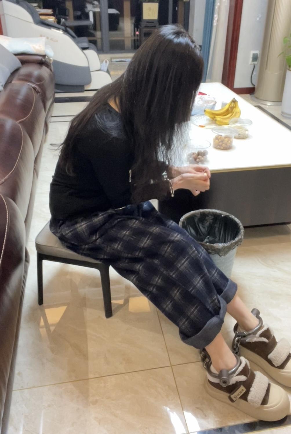 戴镣铐生活的大二女生-宅家日常 戴镣铐生活的大二女生-宅家日常