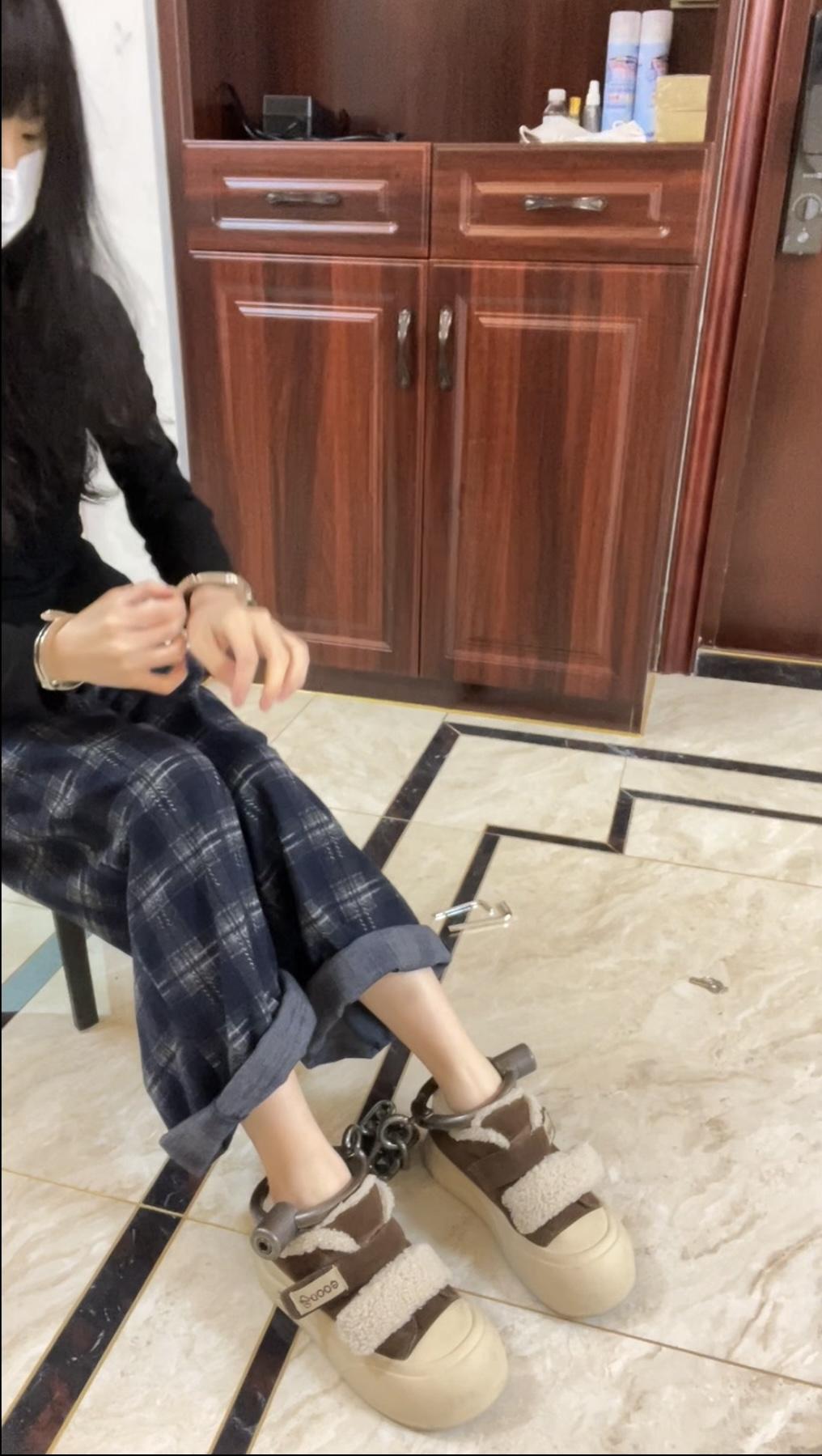戴镣铐生活的大二女生-宅家日常 戴镣铐生活的大二女生-宅家日常
