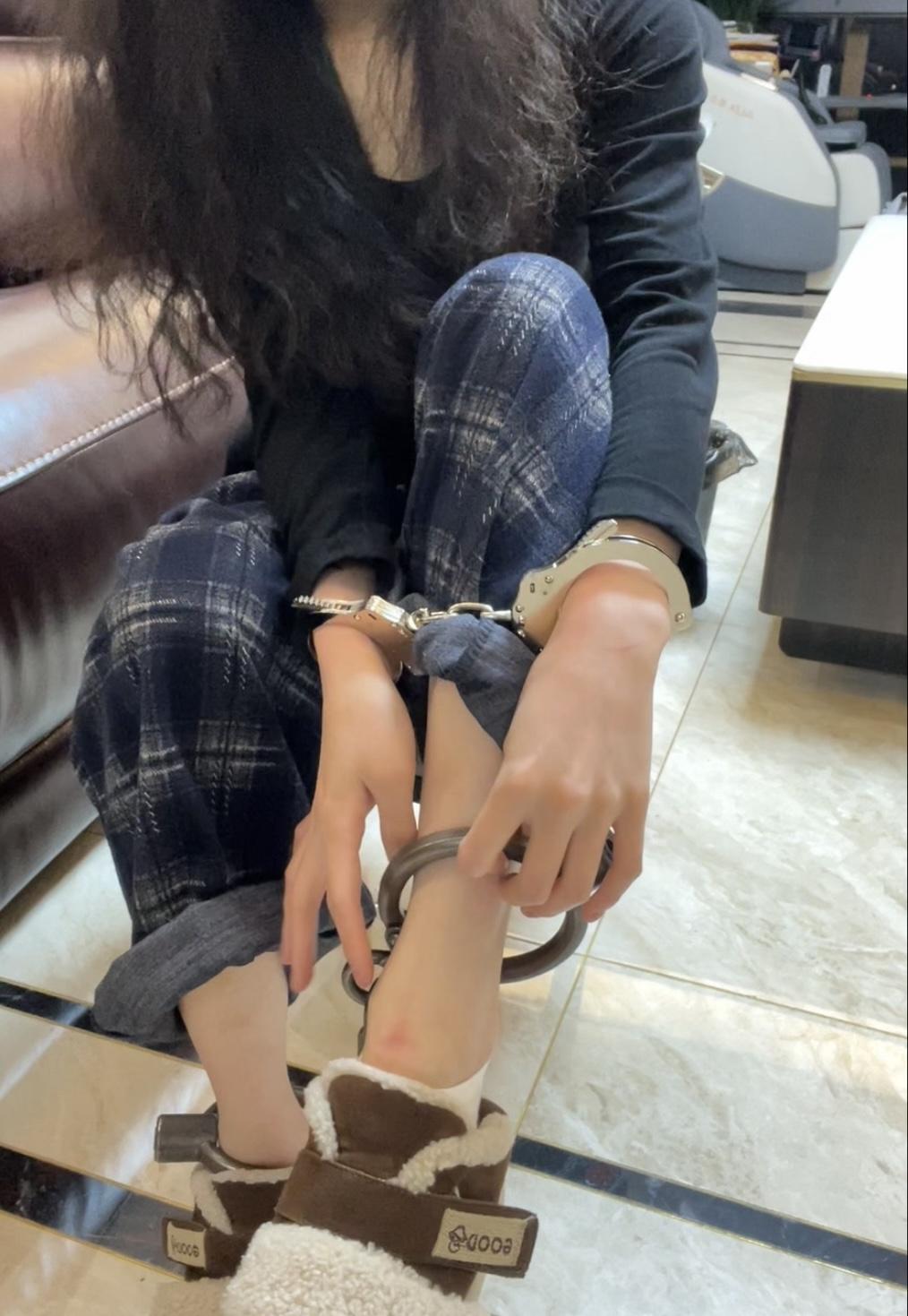 戴镣铐生活的大二女生-宅家日常 戴镣铐生活的大二女生-宅家日常