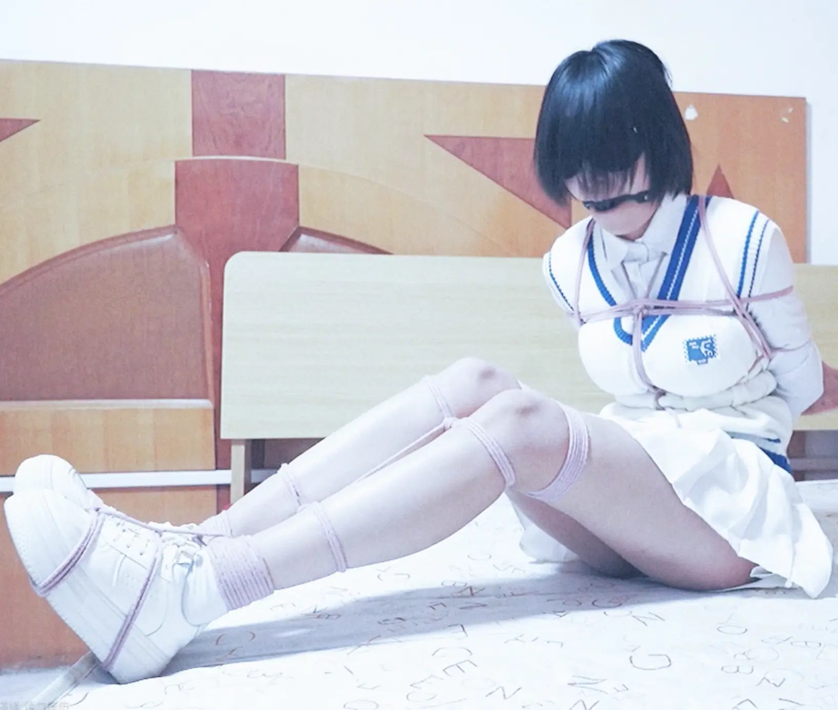 并腿日式紧缚挣扎脱困长腿mm