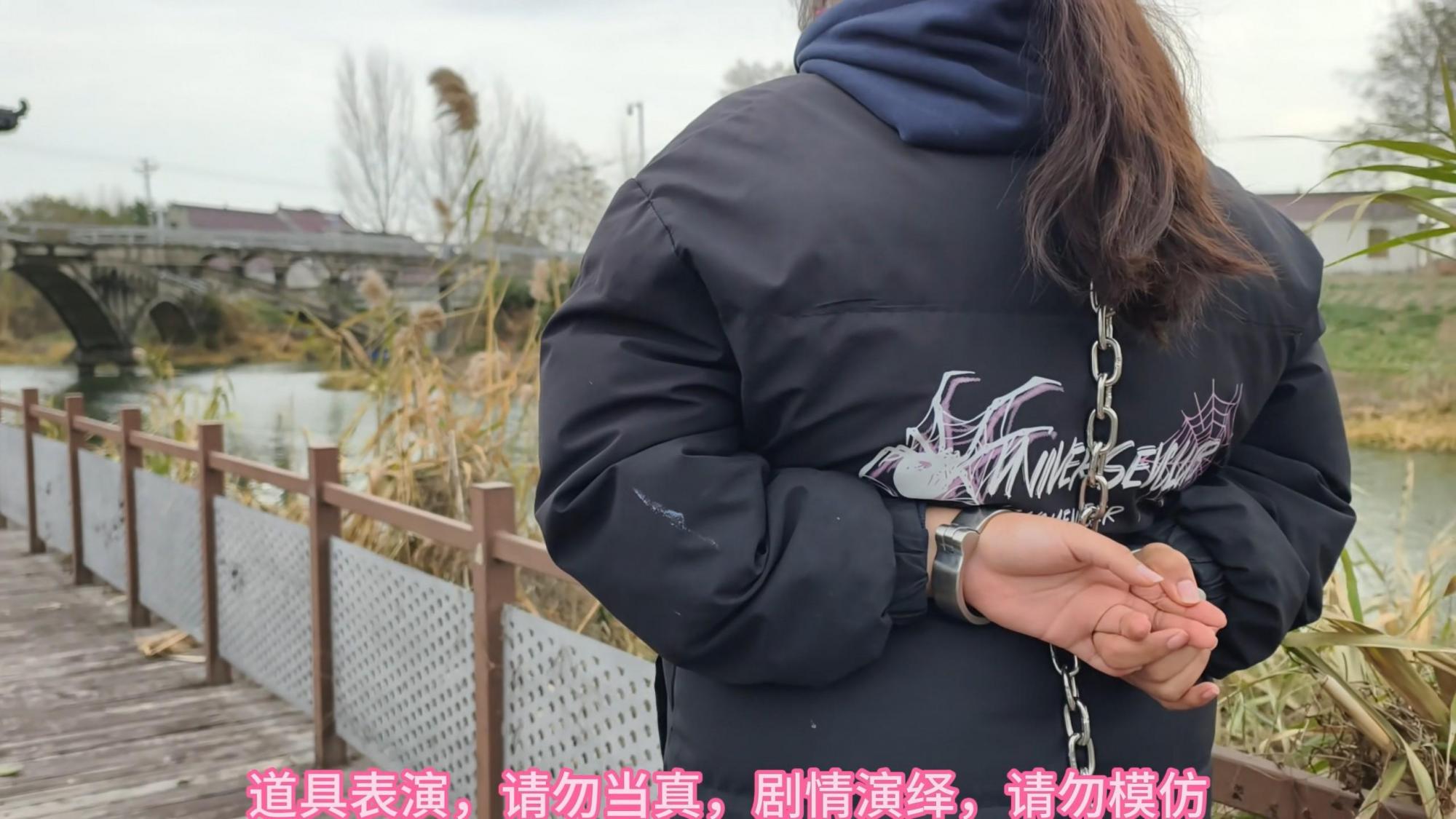 大学生商店颈手脚连铐,五花捆绑挣扎,古桥连铐找钥匙游戏 大学生商店颈手脚连铐,五花捆绑挣扎,古桥连铐找钥匙游戏