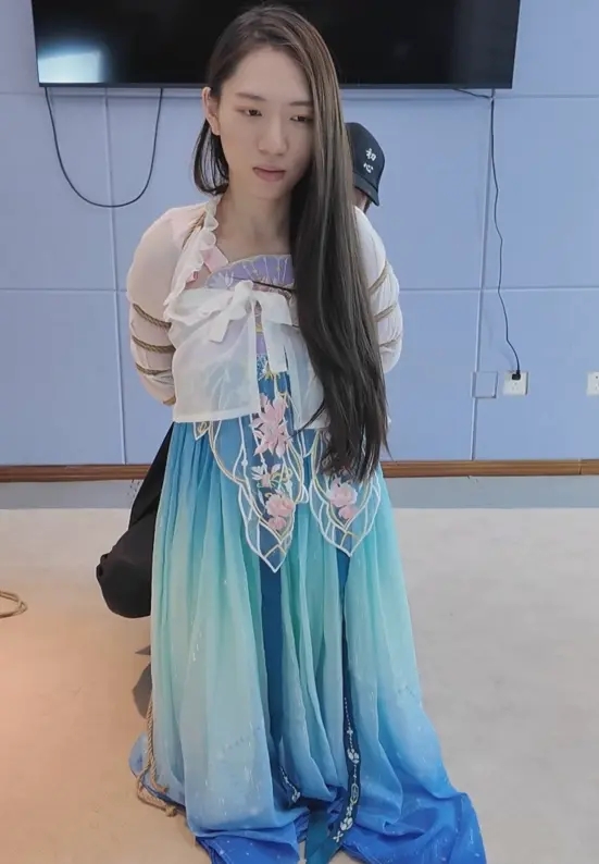 卢曼莹汉服五花放置 卢曼莹汉服五花放置