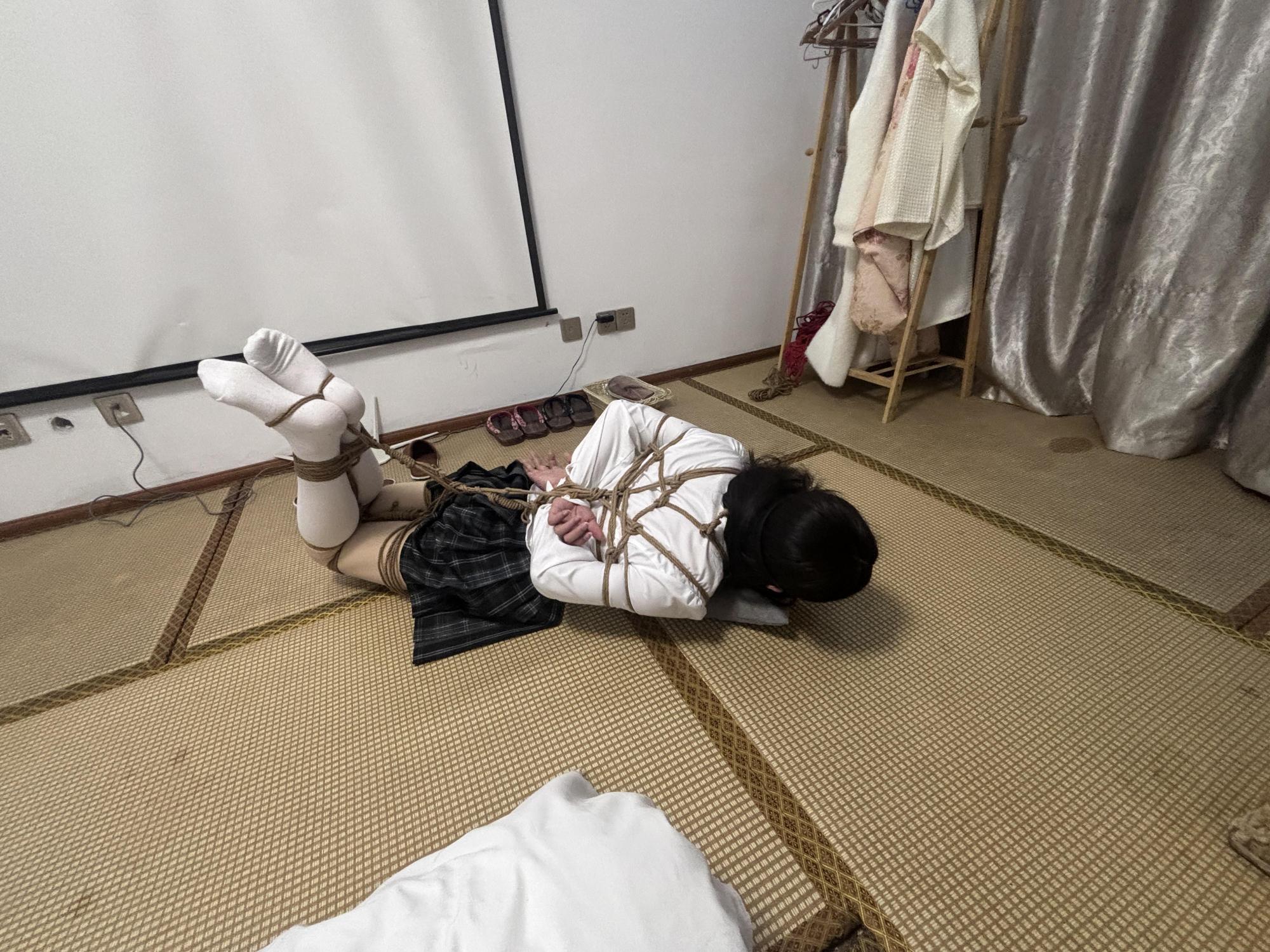 约拍猫又(JK+肉丝+白袜+捆绑+口球+挣扎) 约拍猫又(JK+肉丝+白袜+捆绑+口球+挣扎)