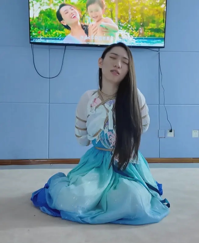 卢曼莹汉服五花放置 卢曼莹汉服五花放置