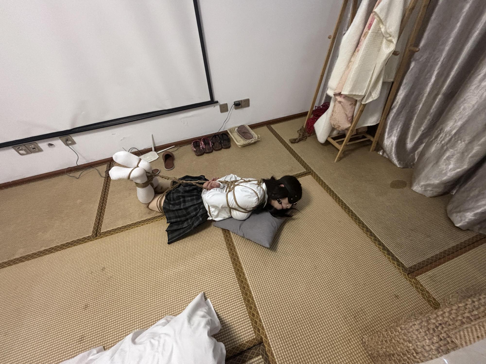 约拍猫又(JK+肉丝+白袜+捆绑+口球+挣扎) 约拍猫又(JK+肉丝+白袜+捆绑+口球+挣扎)