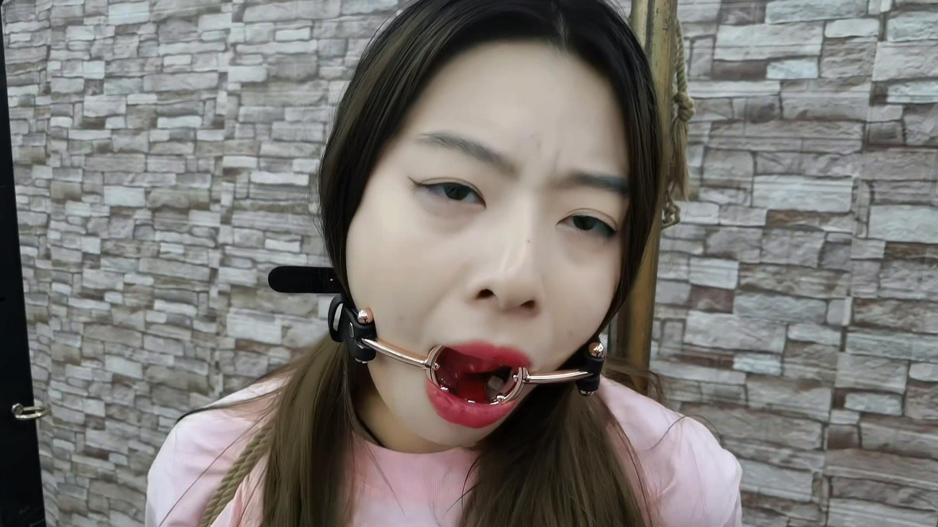 女秘书希希和老板的打赌游戏,希希在被调教过程中如果失禁就算输,她会失禁吗....