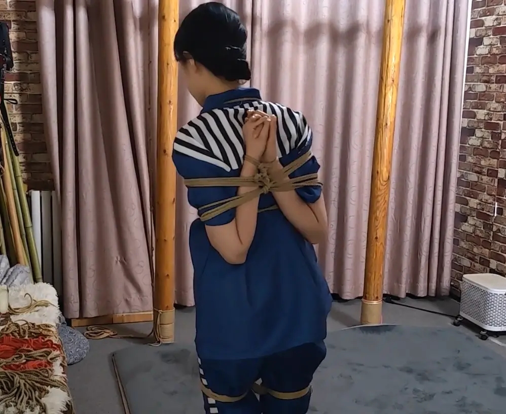 重镣女死囚合集 重镣女死囚合集