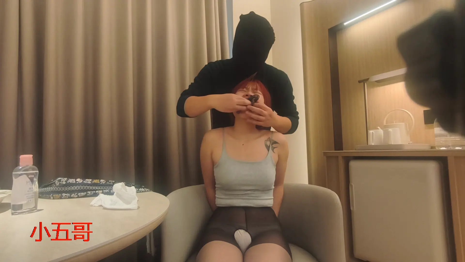 小五哥原创 妹子素颜堵嘴挑战第二季（包含超大马油丝袜塞嘴和毛巾塞嘴）