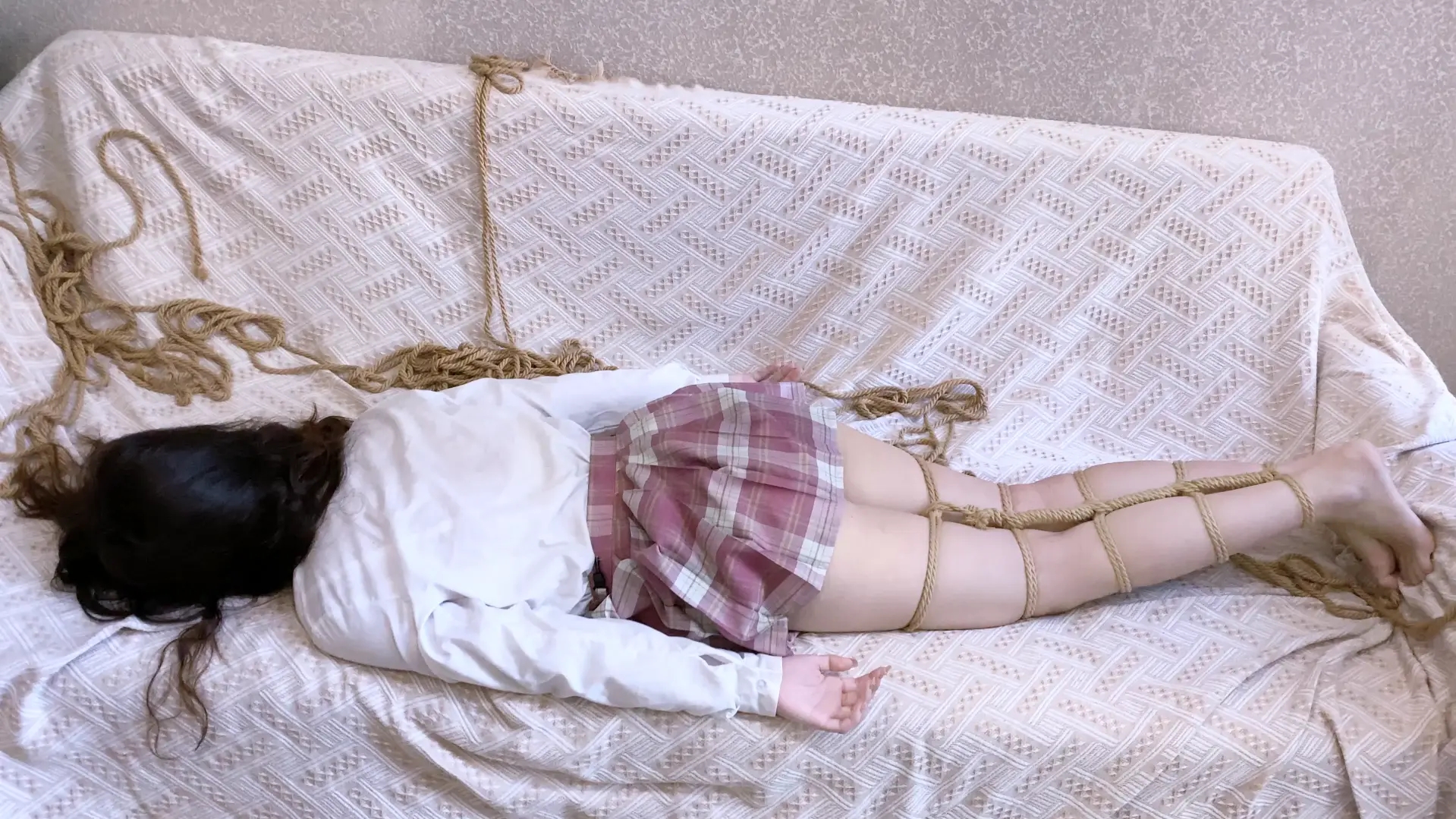 【嗷大喵】-《吃鱼的喵》-客户定拍-jk制服被欧式直臂+胸缚+蛇缚并腿缚+马具口球+紧缚驷马+绑脚趾+放置伺候和挣扎+tk+裸足+痛感愈发强烈的耐力考验等等