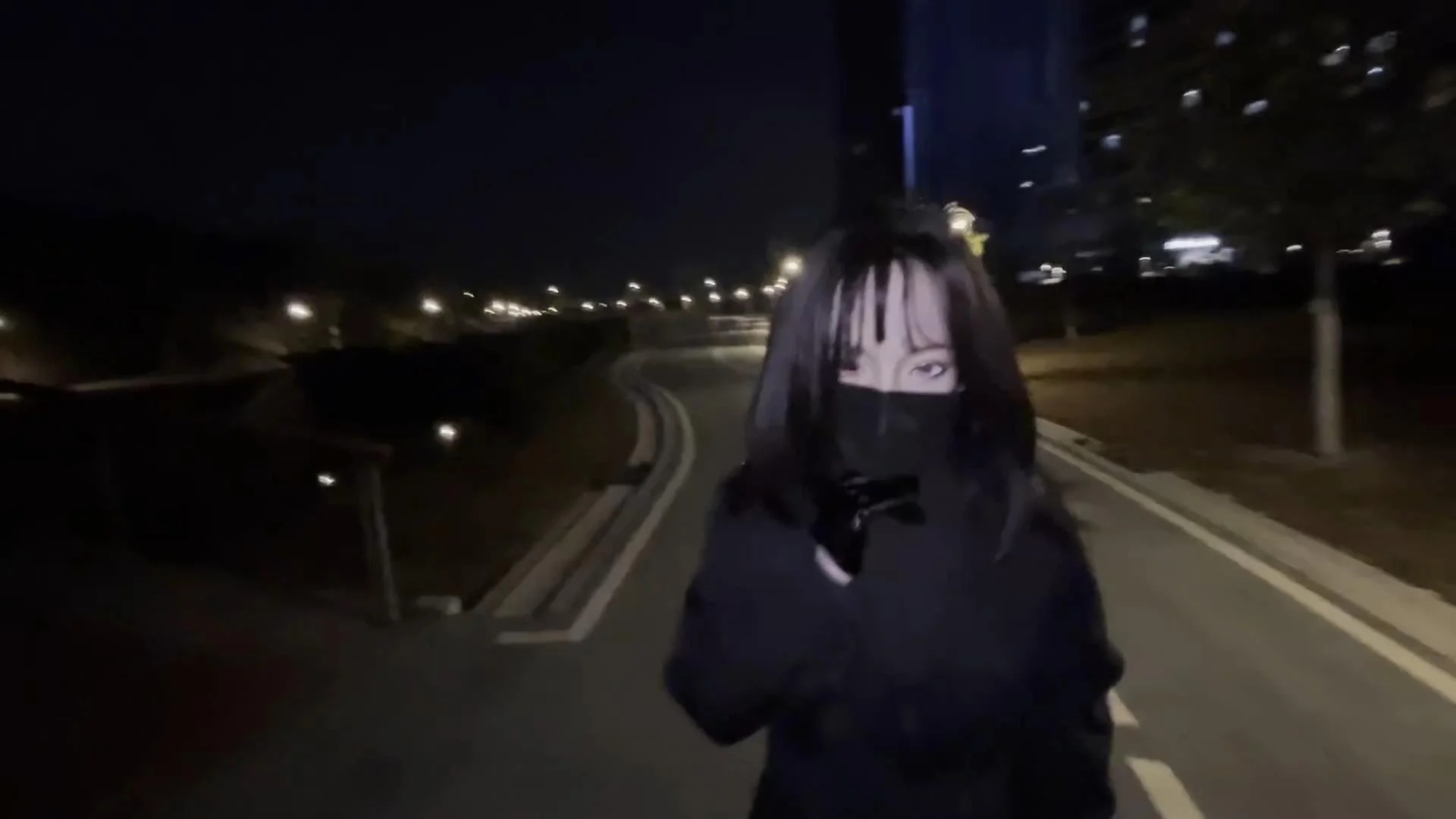 【闪闪工作室】-室外与室内-穿高领毛衣的面具女-出差前和出差中的探望