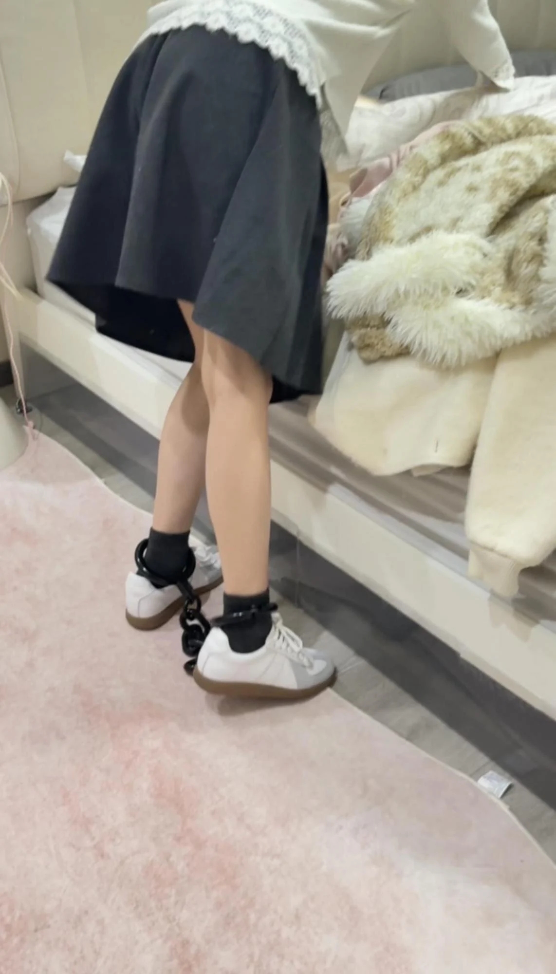 重镣女研究生的居家体验
