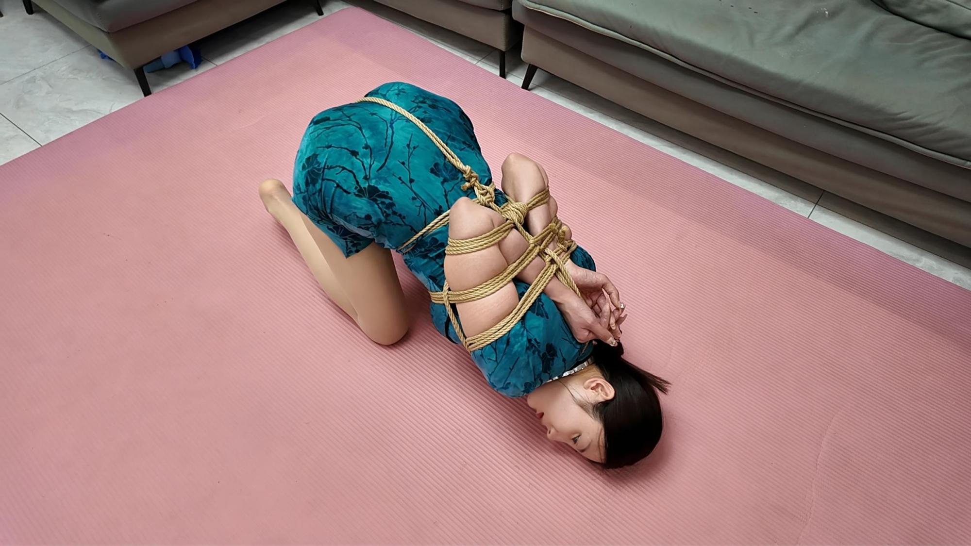 佳佳后手观音M腿展示