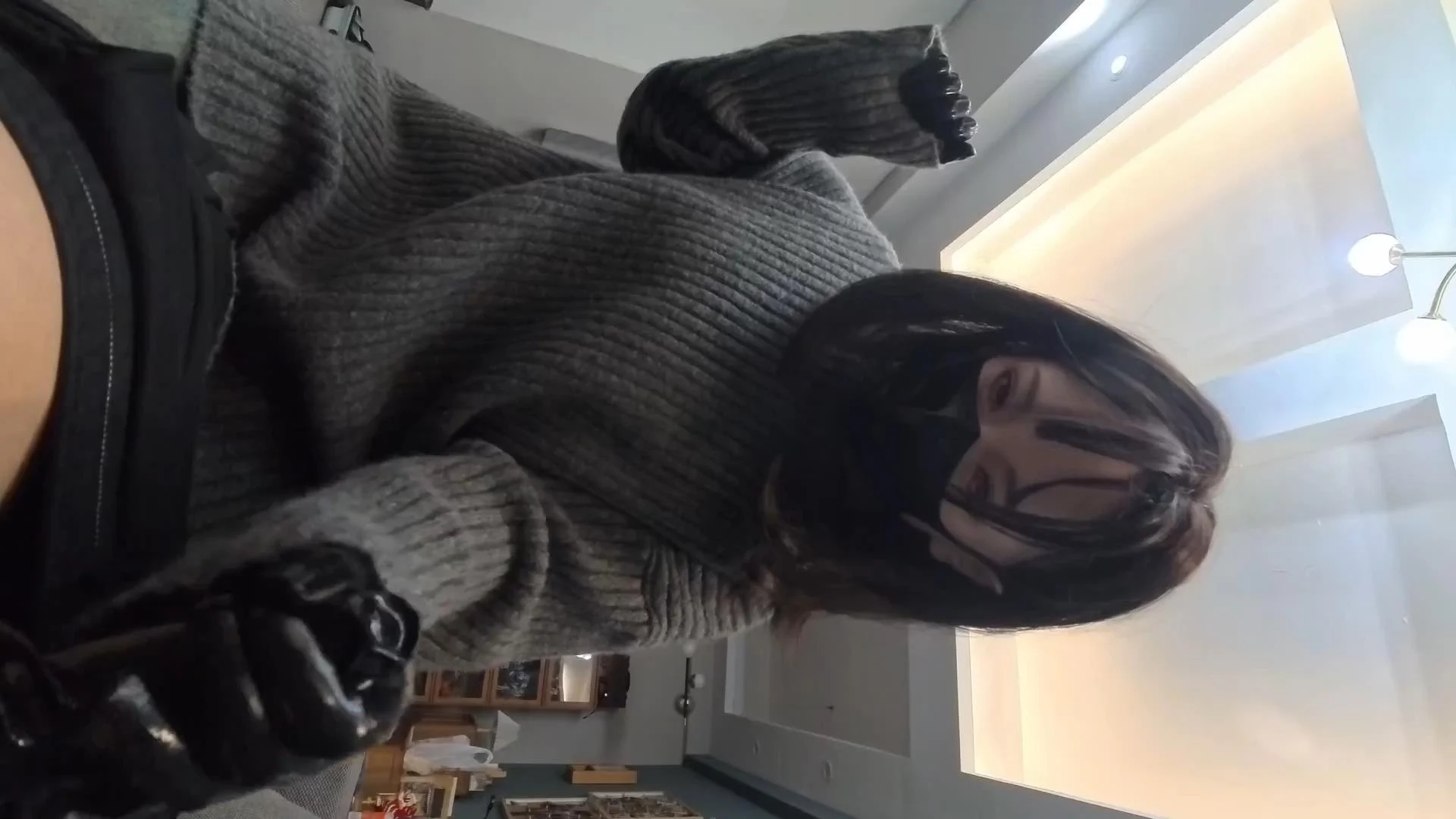 【闪闪工作室】-室外与室内-穿高领毛衣的面具女-出差前和出差中的探望