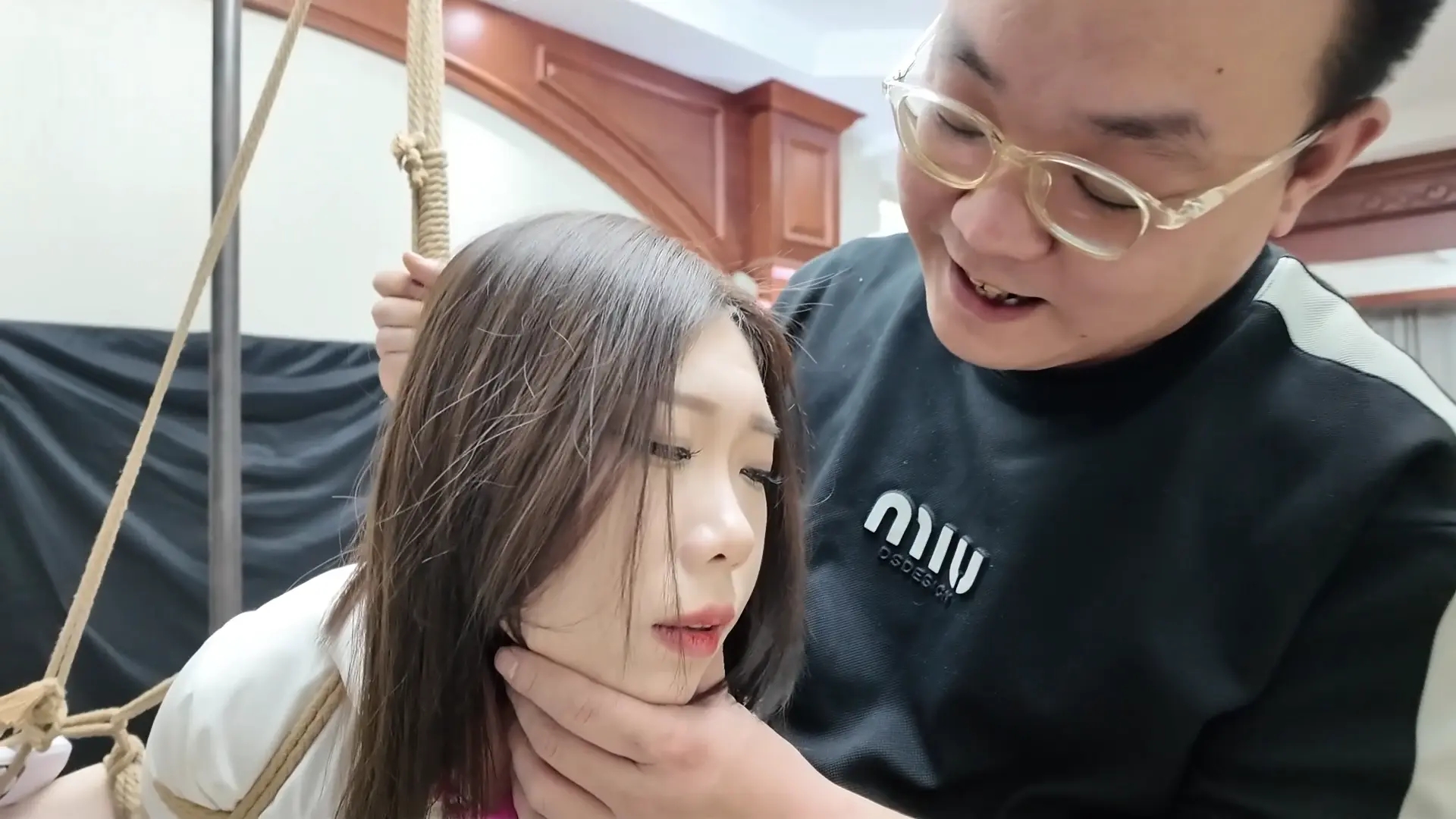 枫叶定制母女题材片《绳疗②—女儿的爱好》