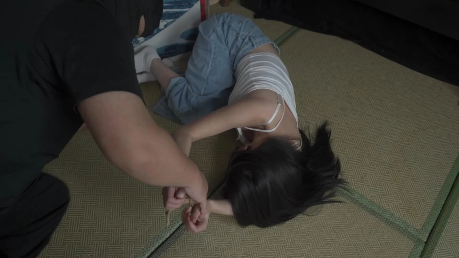 象人定拍-嗷嗷-邻家妹妹牛仔裤玩弄，爽玩！