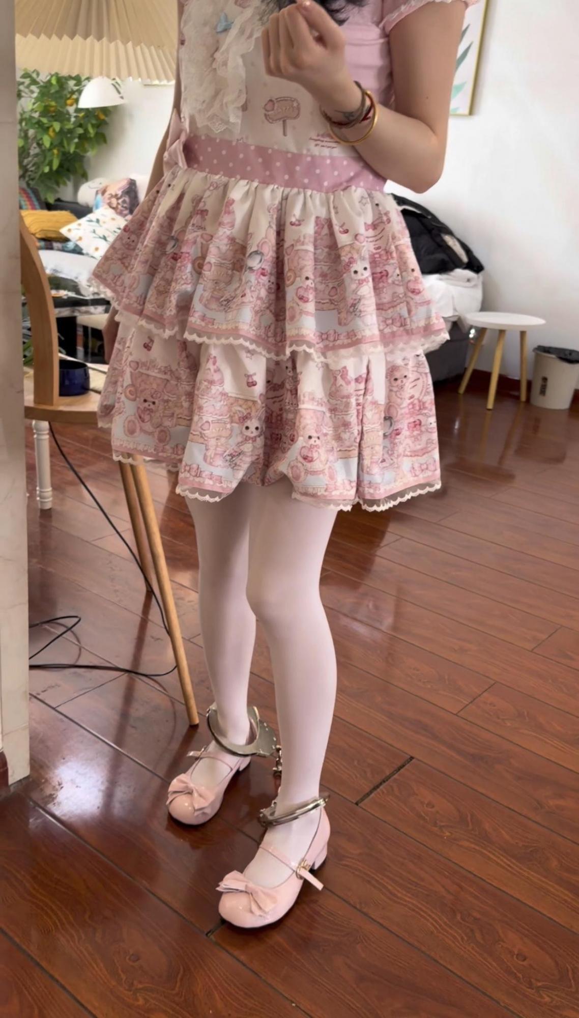 白丝Lolita女孩的镣铐日常