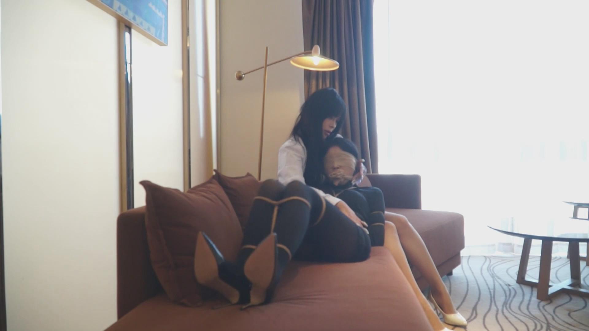 逍遥精拍作品《冒牌家政下集》，终于字面意义的将坏人绳之以法，并蒙眼堵嘴