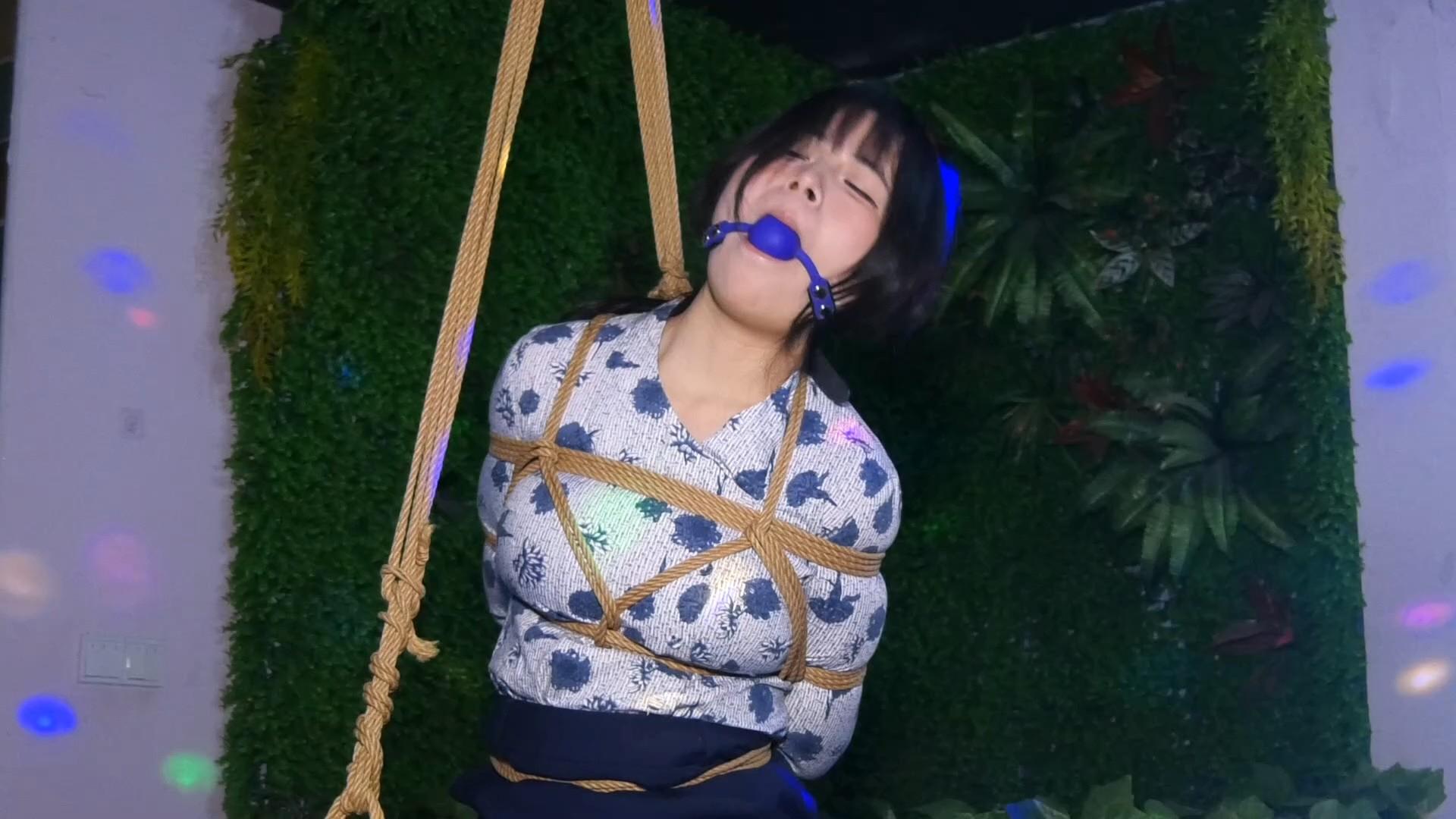 练歌房吊女M