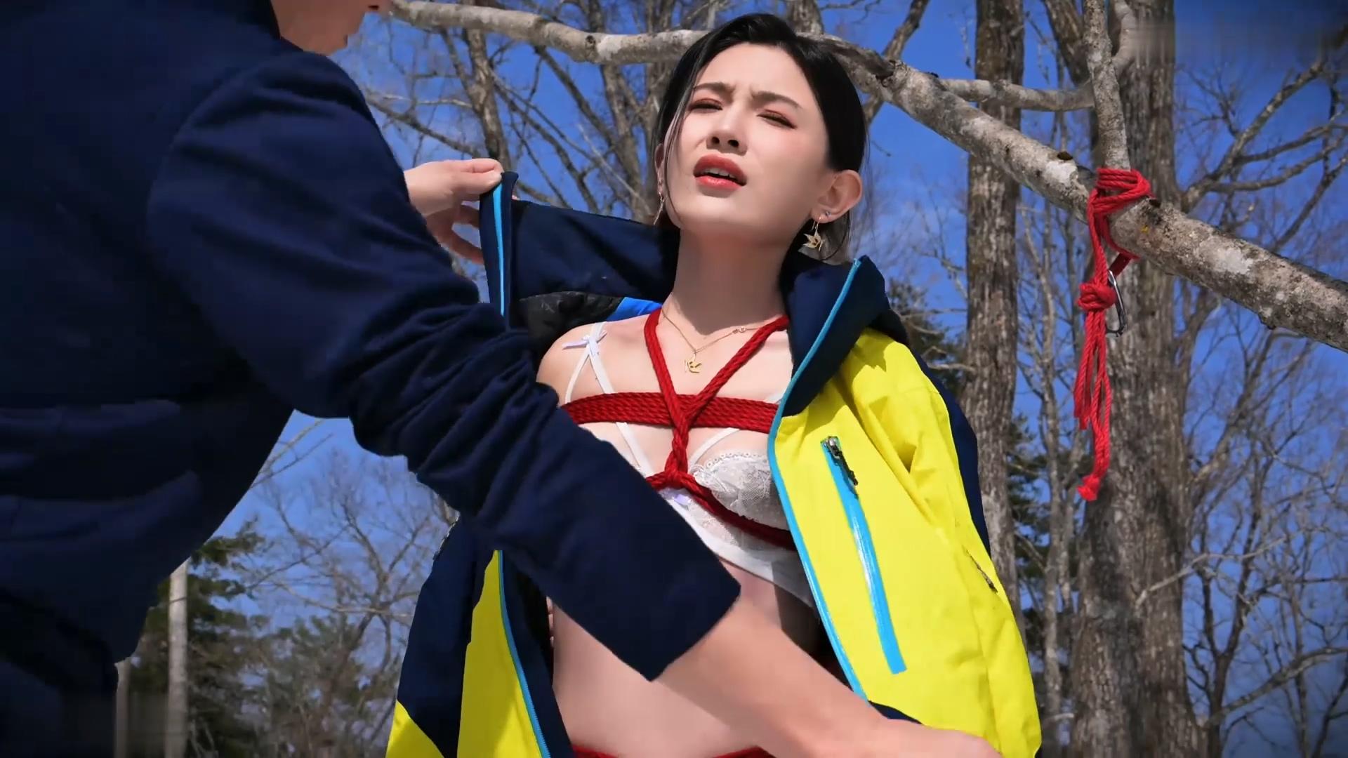 丽柜美束 滑雪女郎的致命裸缚