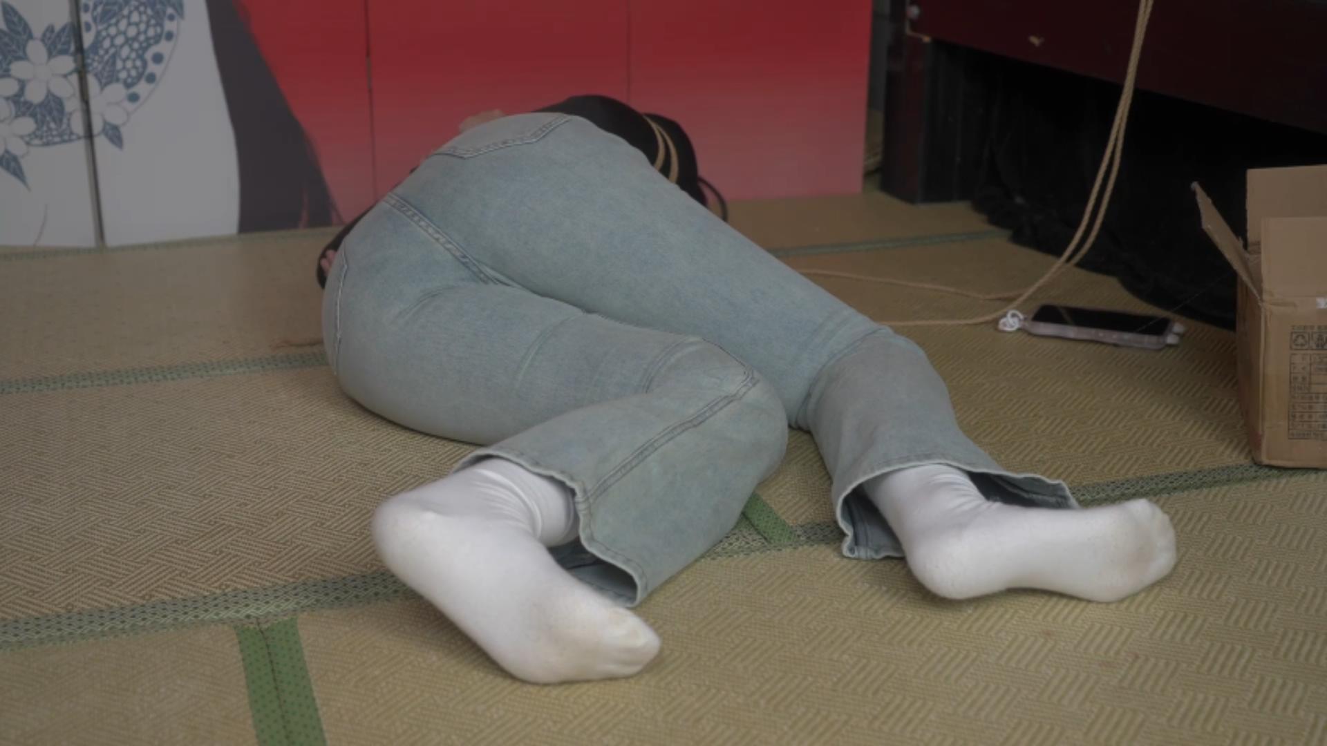 象人定拍-小美女猫猫降临，牛仔裤白袜捆绑调教！