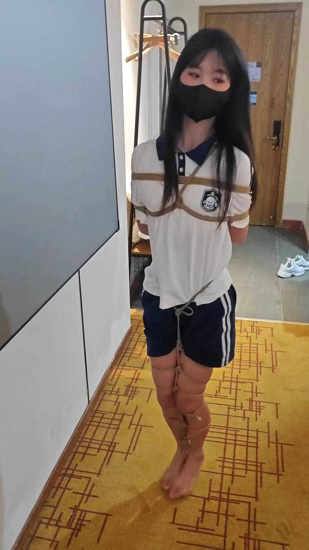 新妹子宁琪素人体验第三弹。蛇缚，束缚蹦跳，TK。