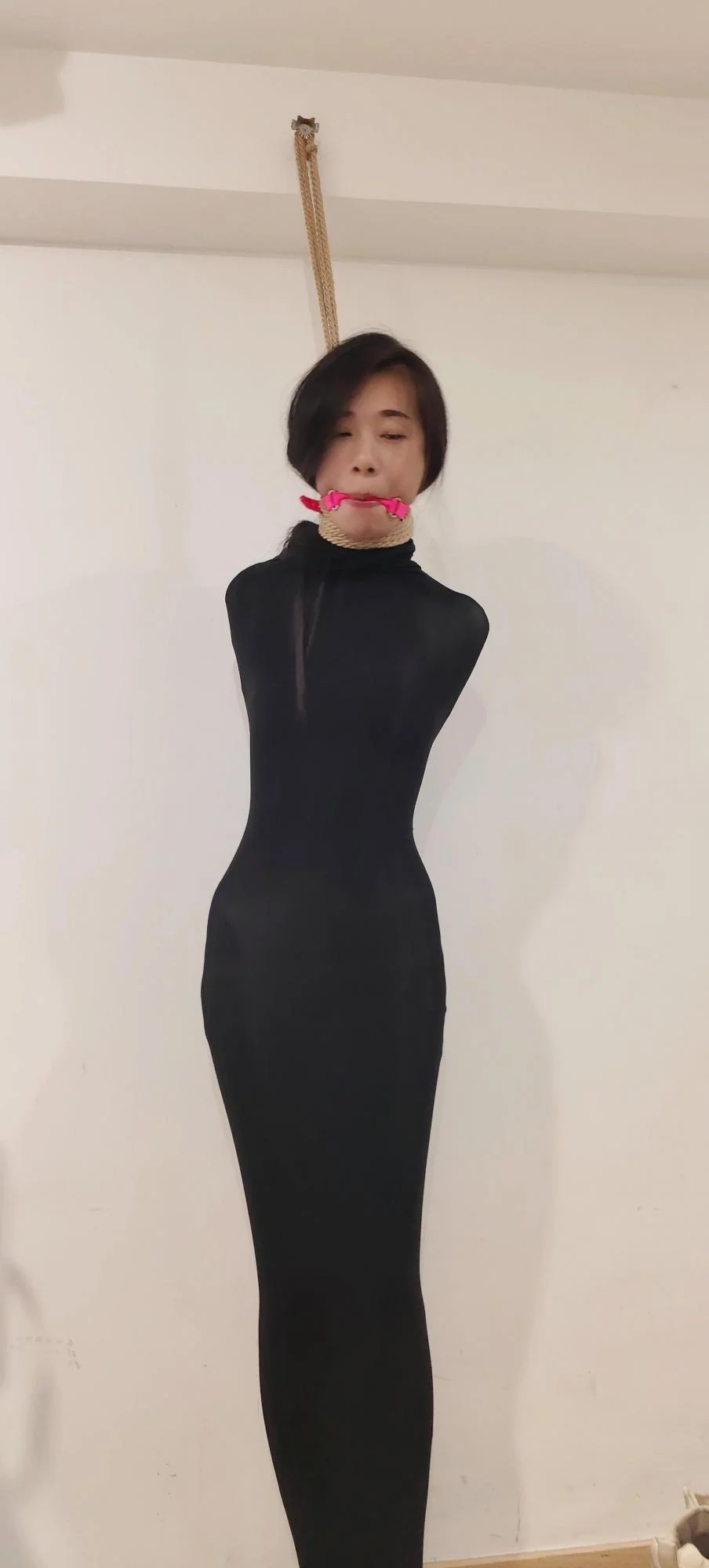 死刑犯美女的全包吊缚挣扎