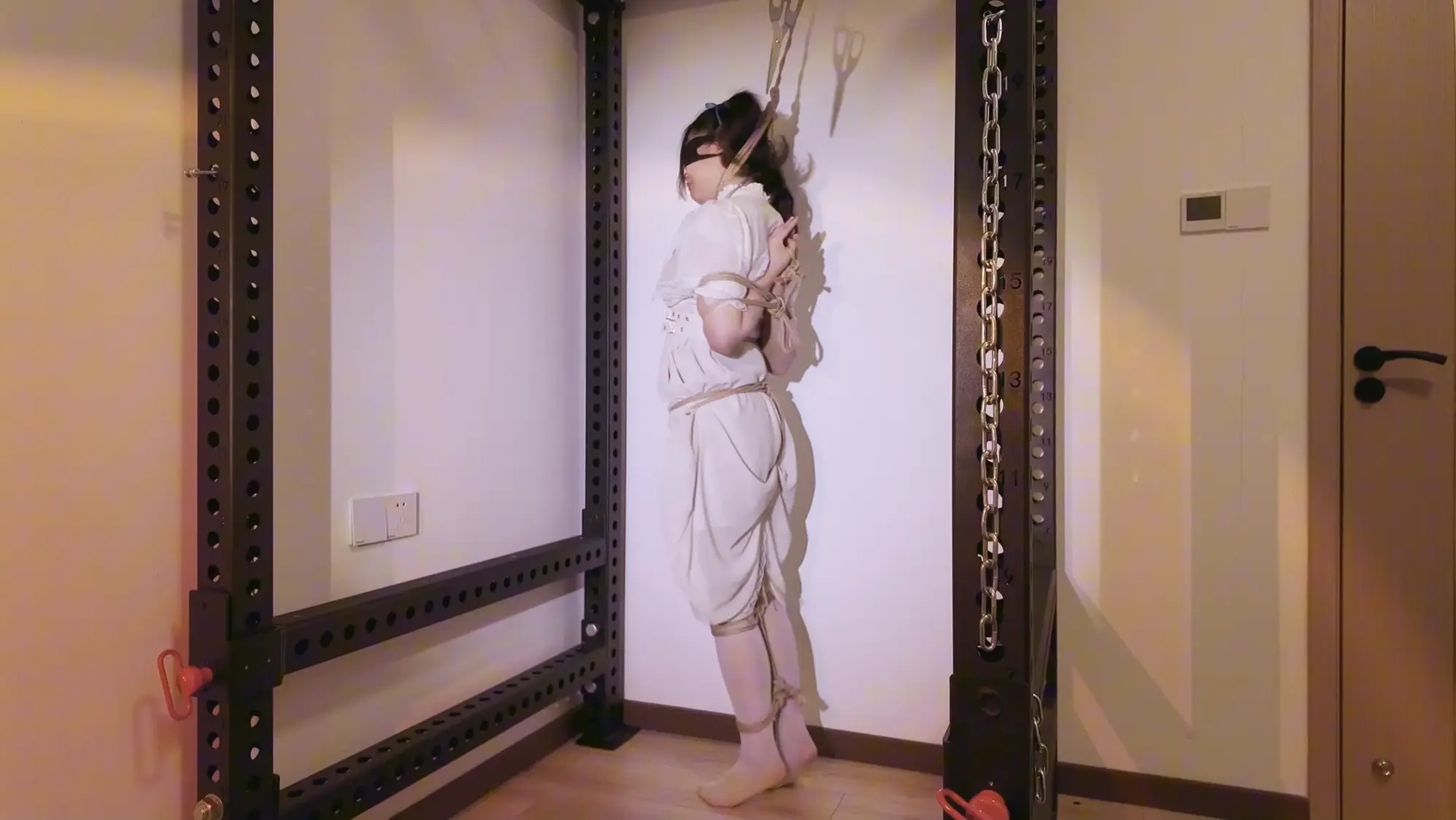 《萝莉女奴脱缚挑战》-海砂— 观音 白丝踮脚 勒脖吊缚挣脱挑战 失败后被放置