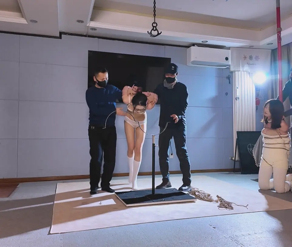 《落难姐妹花》魏灿、依依