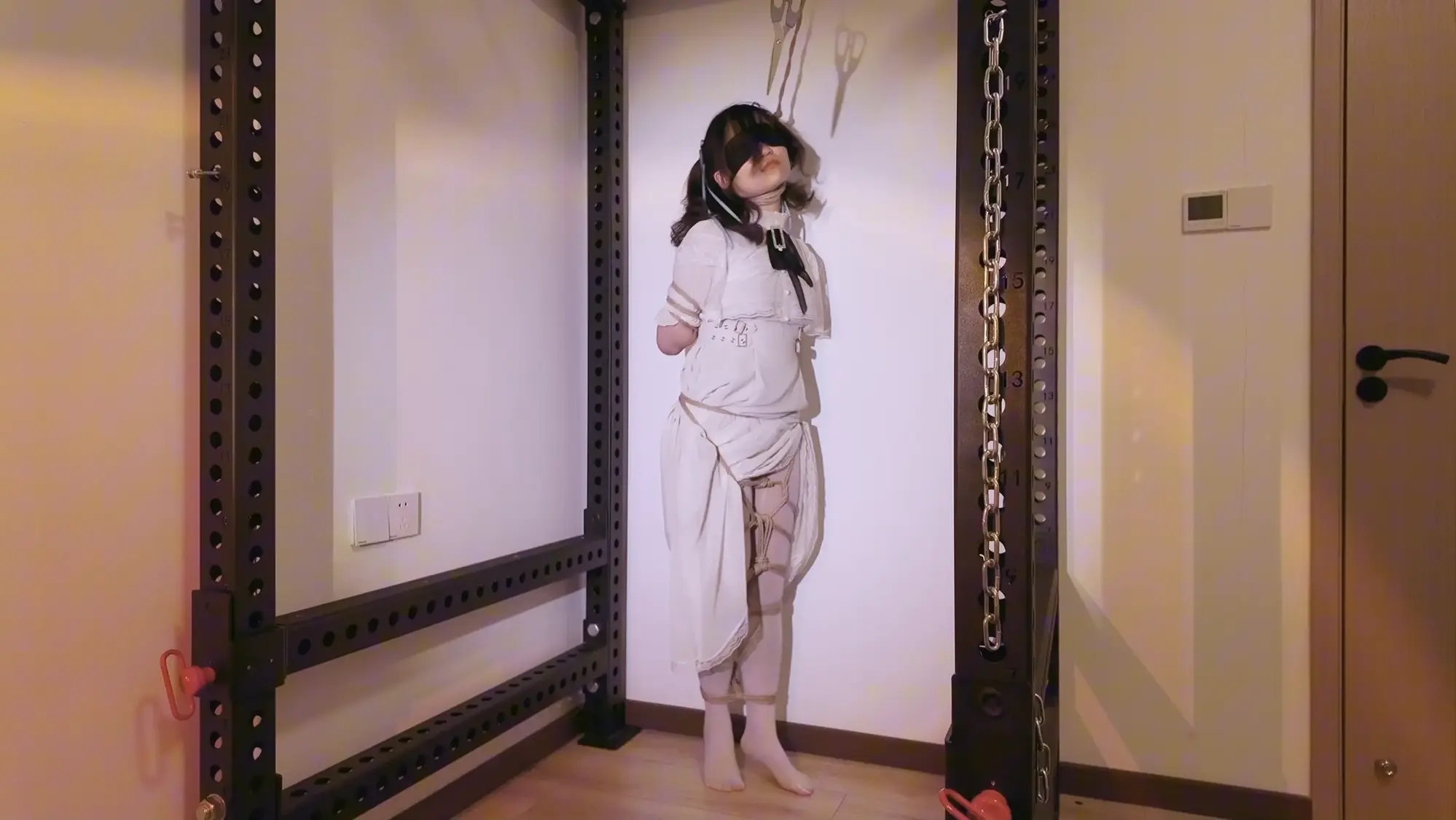《萝莉女奴脱缚挑战》-海砂— 观音 白丝踮脚 勒脖吊缚挣脱挑战 失败后被放置