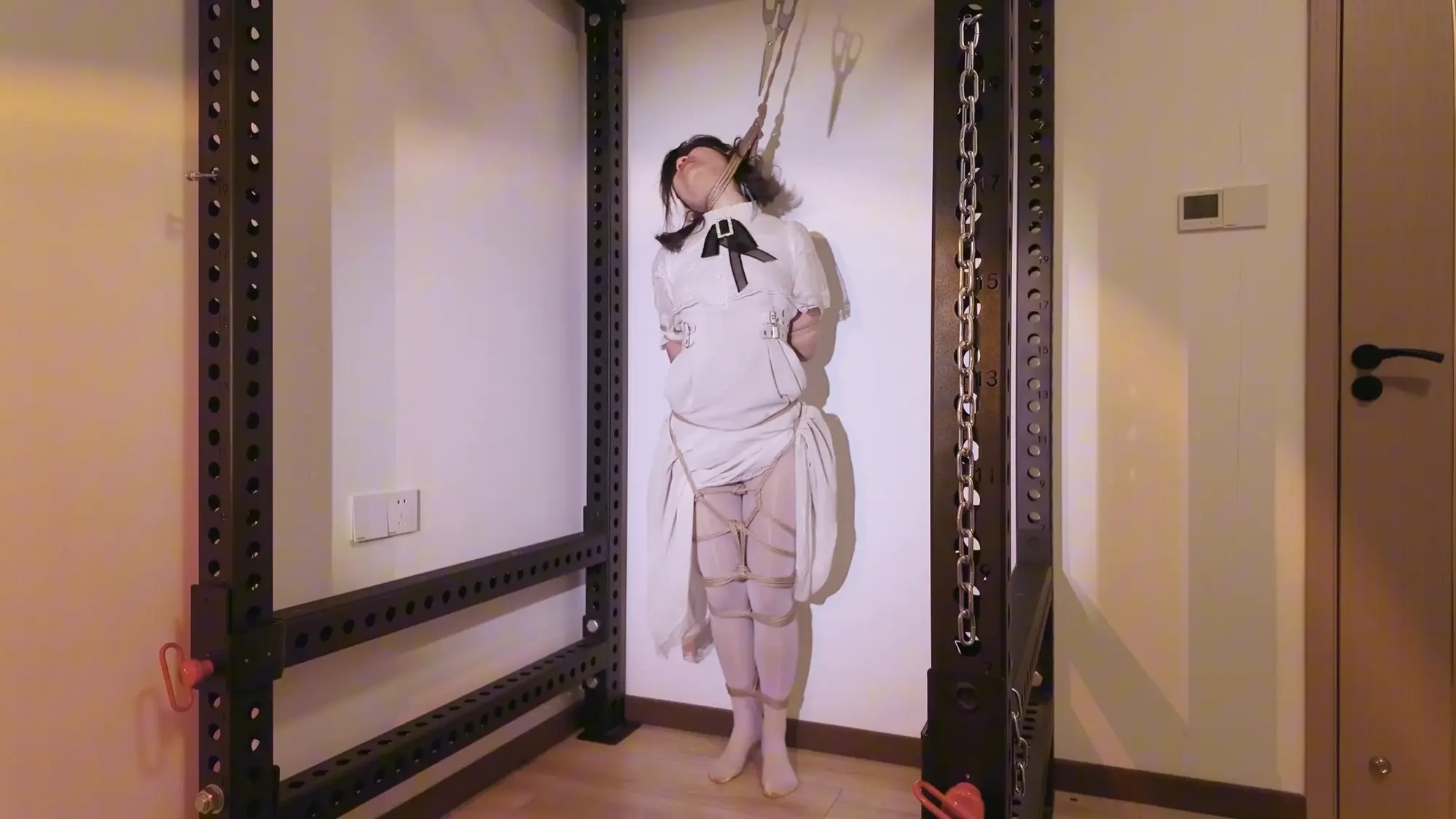 《萝莉女奴脱缚挑战》-海砂— 观音 白丝踮脚 勒脖吊缚挣脱挑战 失败后被放置