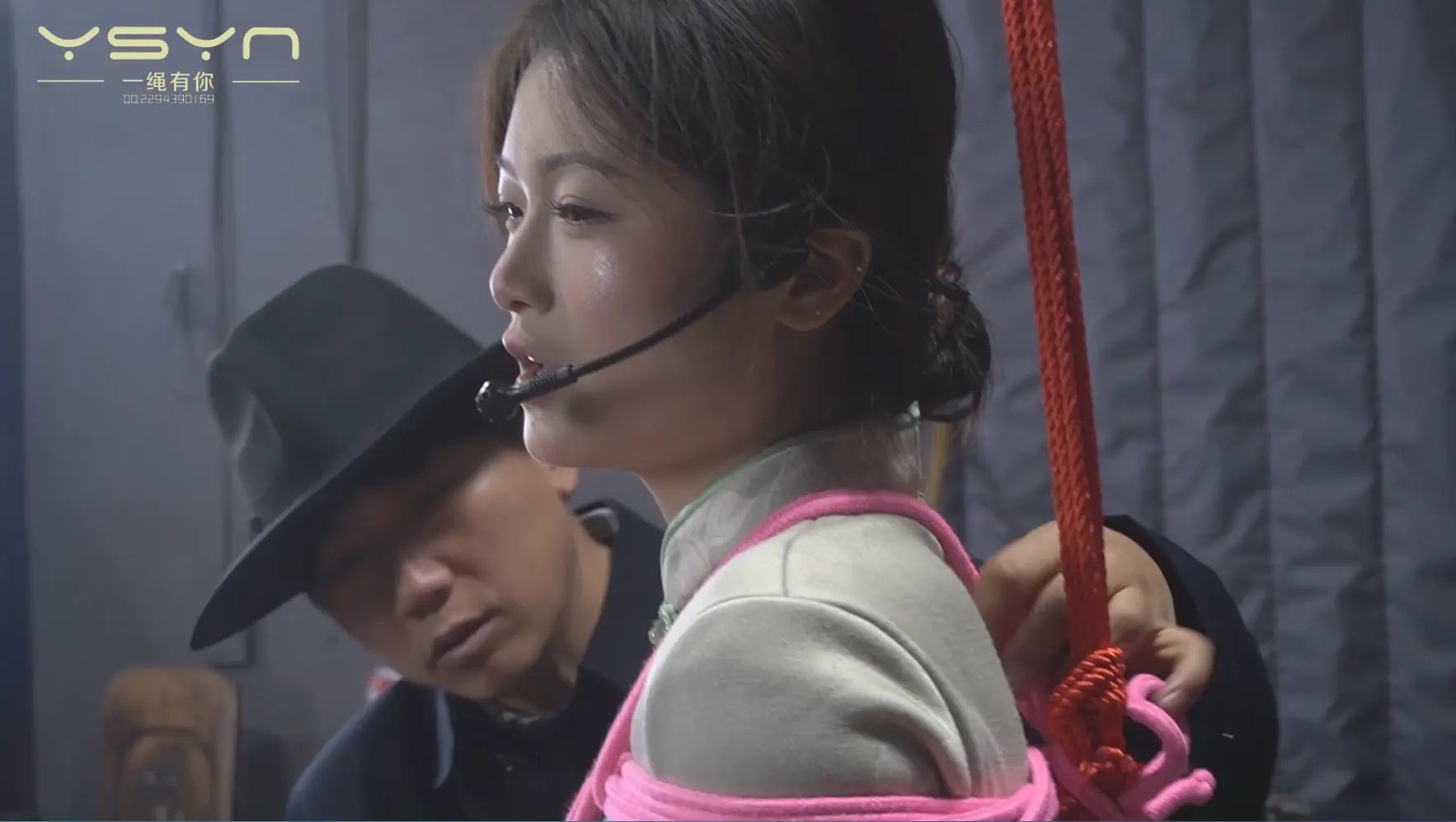 【囚缚歌魂】抢来的女孩被五花大绑朦着眼布押进刑房逼其展示才艺跳舞绑在老虎凳上唱日式单腿吊起歌唱
