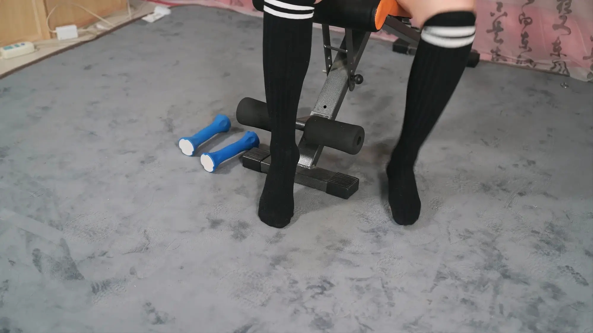 【美腿玉足系列】高挑妹子内衣长棉袜运动后无情踩踏大雄 【美腿玉足系列】高挑妹子内衣长棉袜运动后无情踩踏大雄