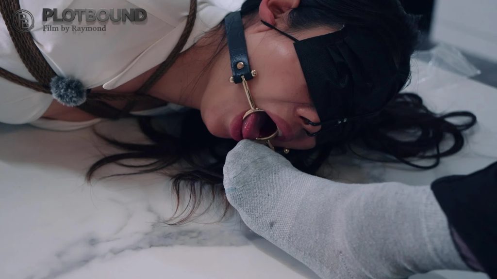 【Raymond】（精品剧情）班花同学和她的老师妈妈1:被班花欺负，她的老师妈妈还回来(精品剧情，大量对话和独白，强势女性，学生与老师，校园，sp，挠脚心，鼻钩，开口器，手指虐口，强迫舔脚，股绳等